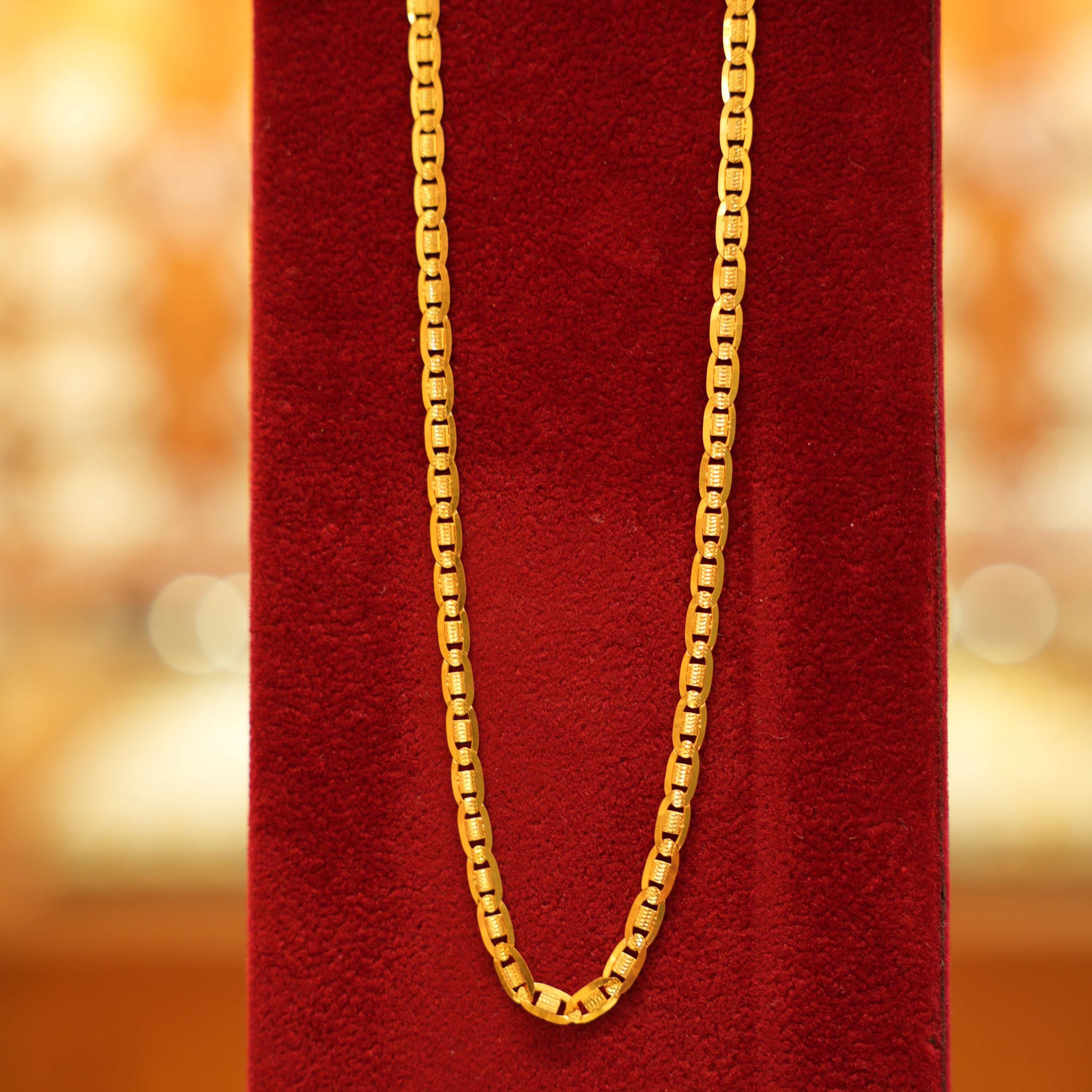 Minimalist gold linked chain 