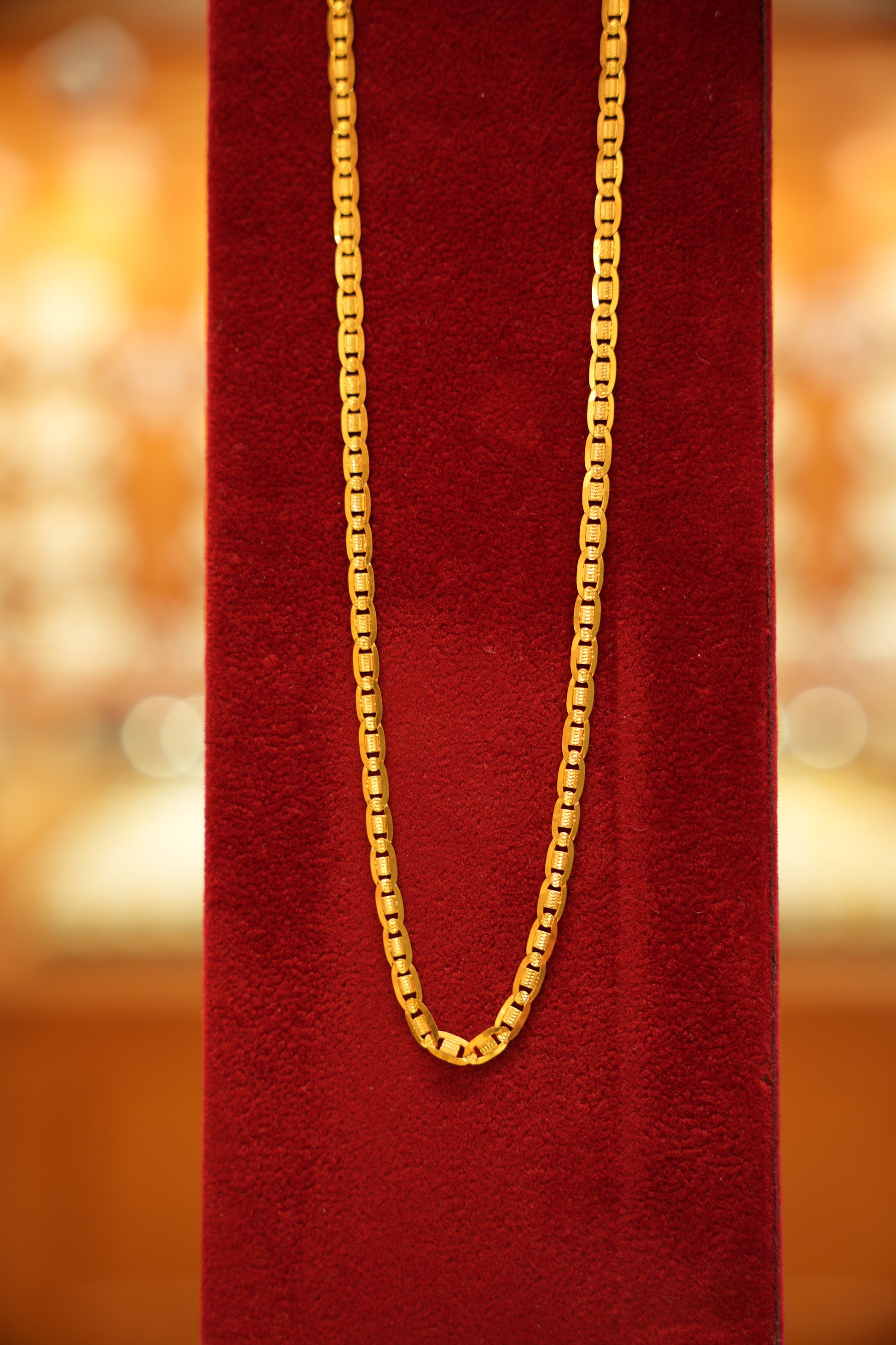 Minimalist gold linked chain 