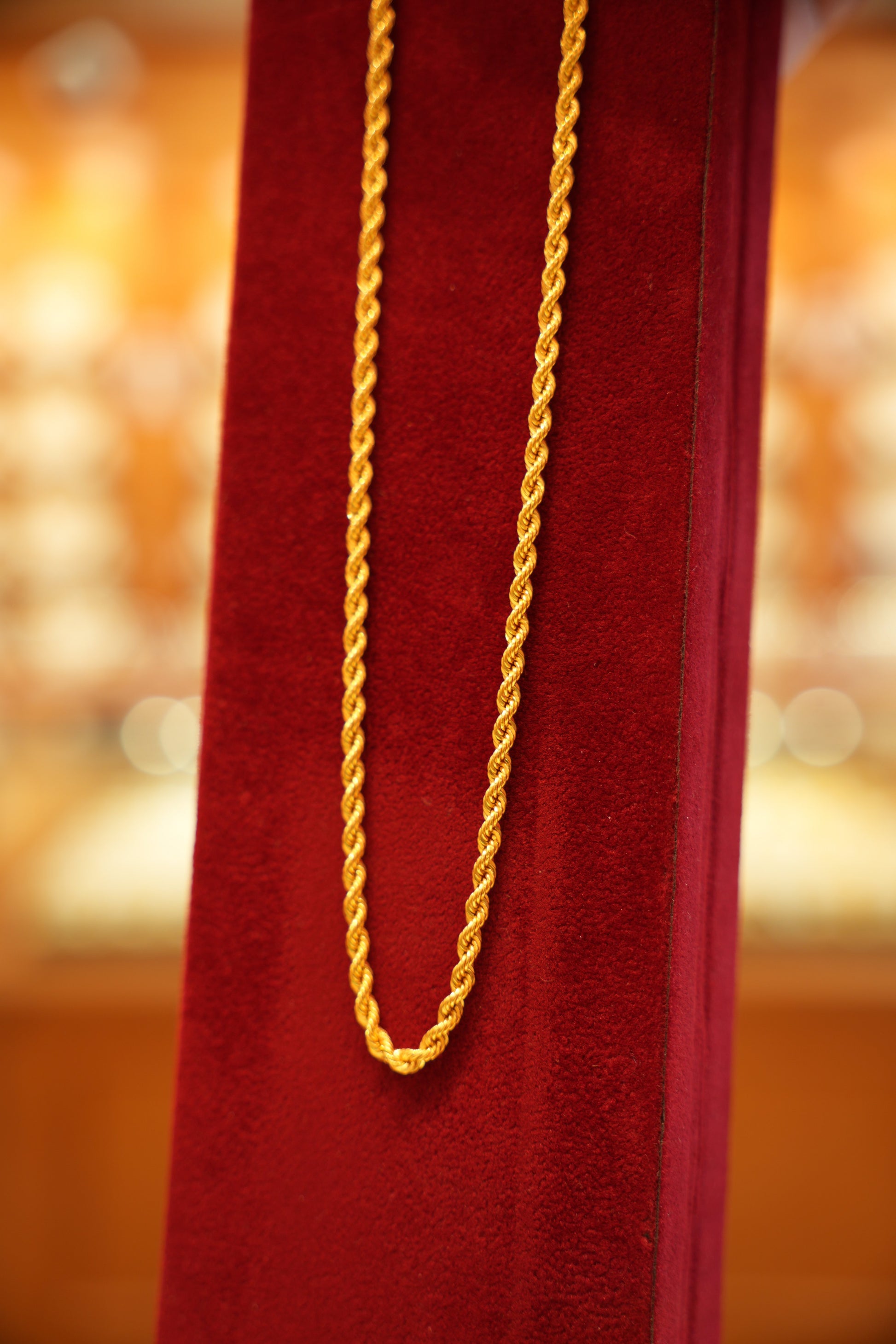 Stylish gold chain 
