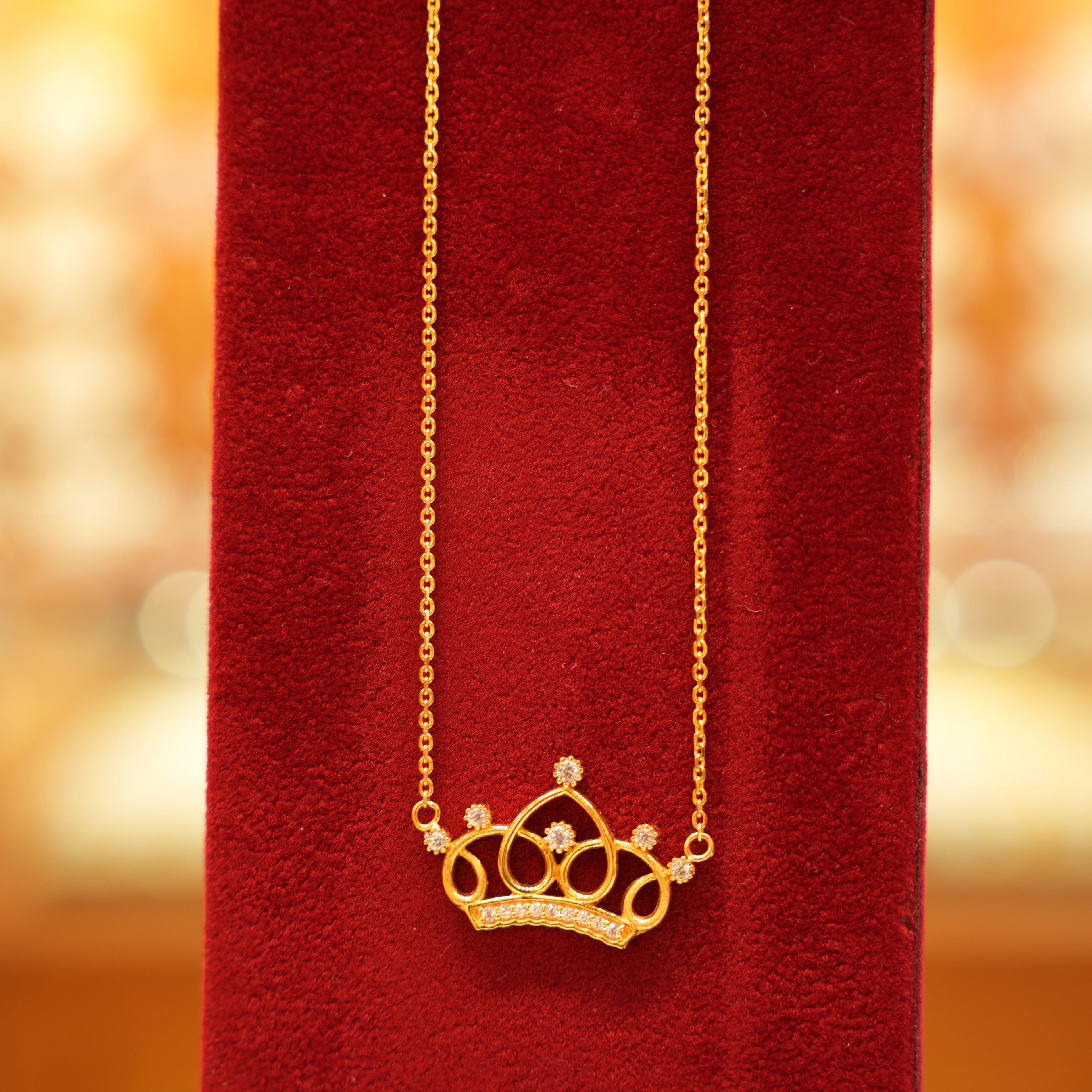 Gold chain pendant 
