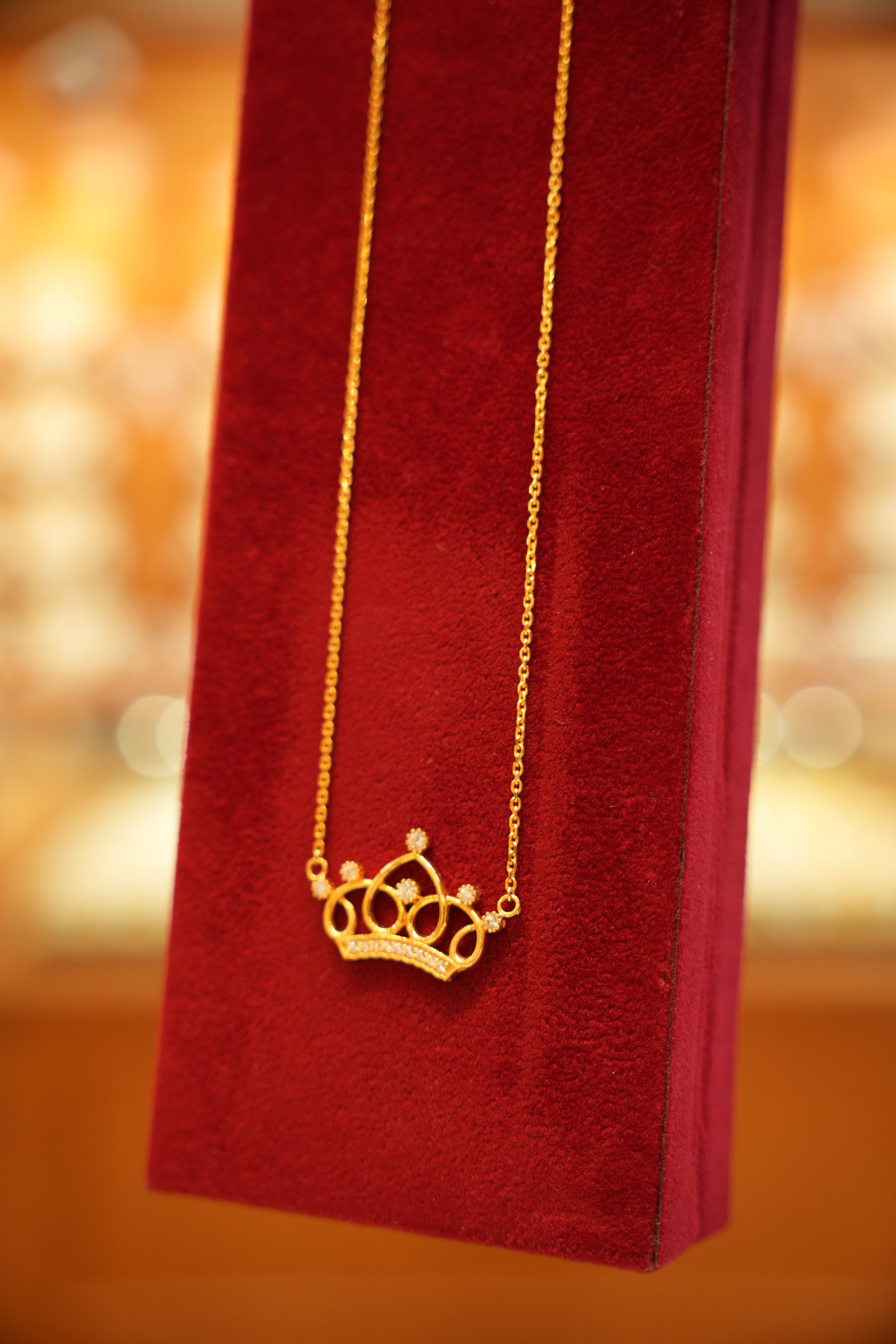 Traditional gold chain pendant