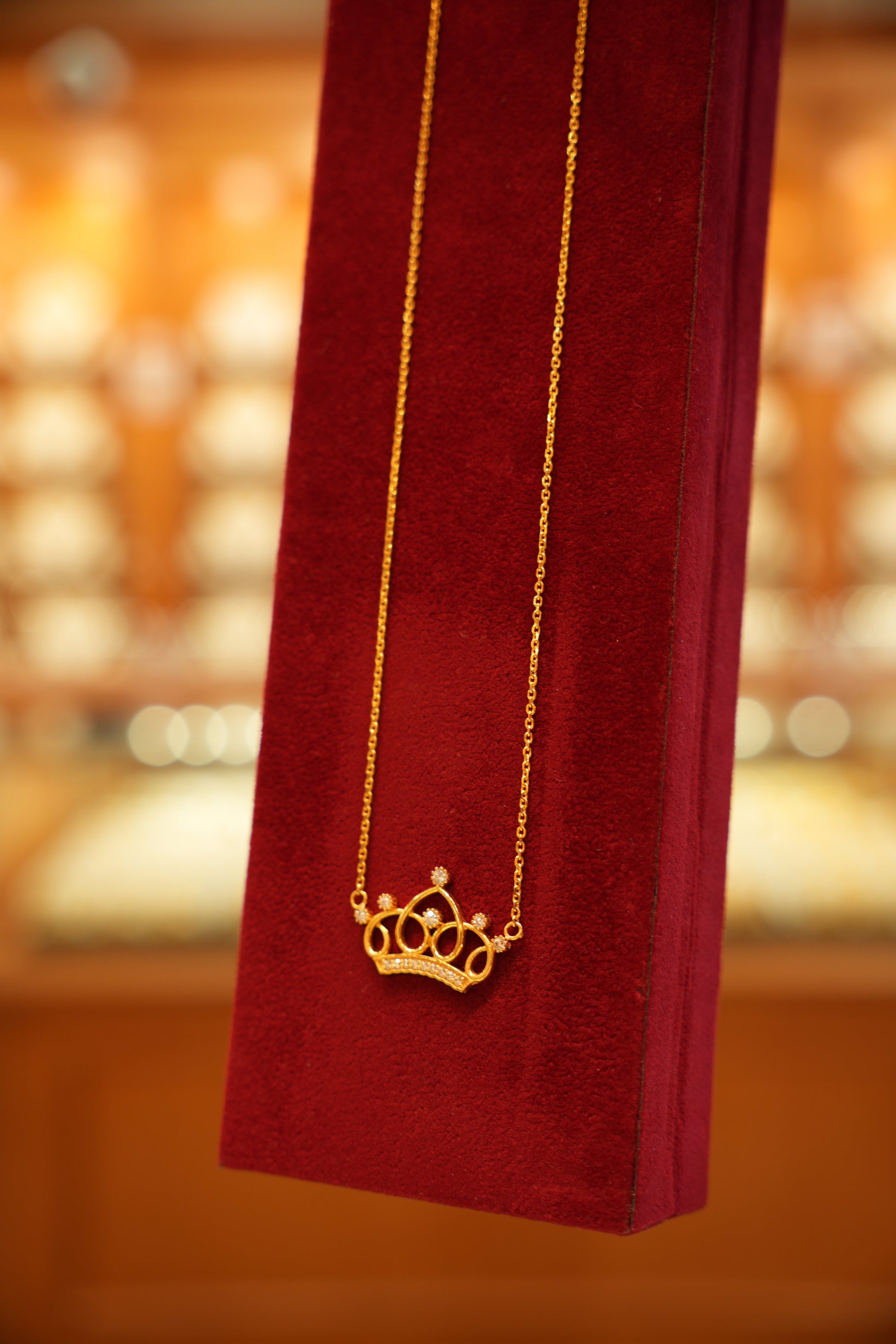 Luxury gold jewelry chain