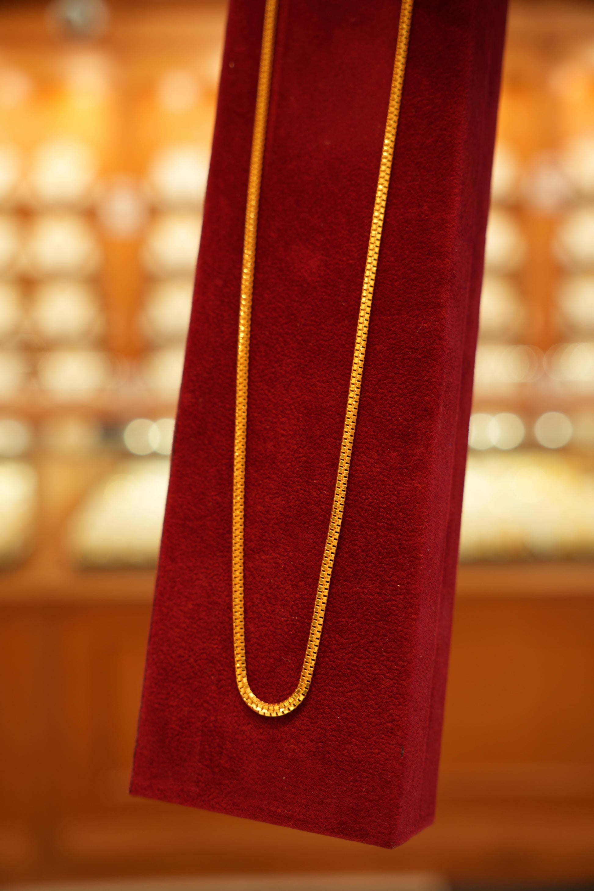 Stylish gold chain designs with fine detailing