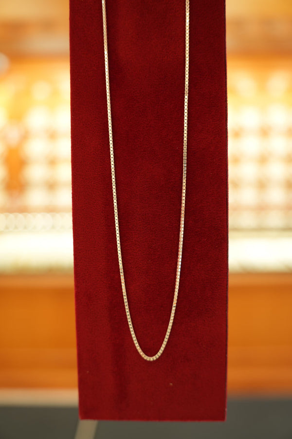 Shiny silver chain 
