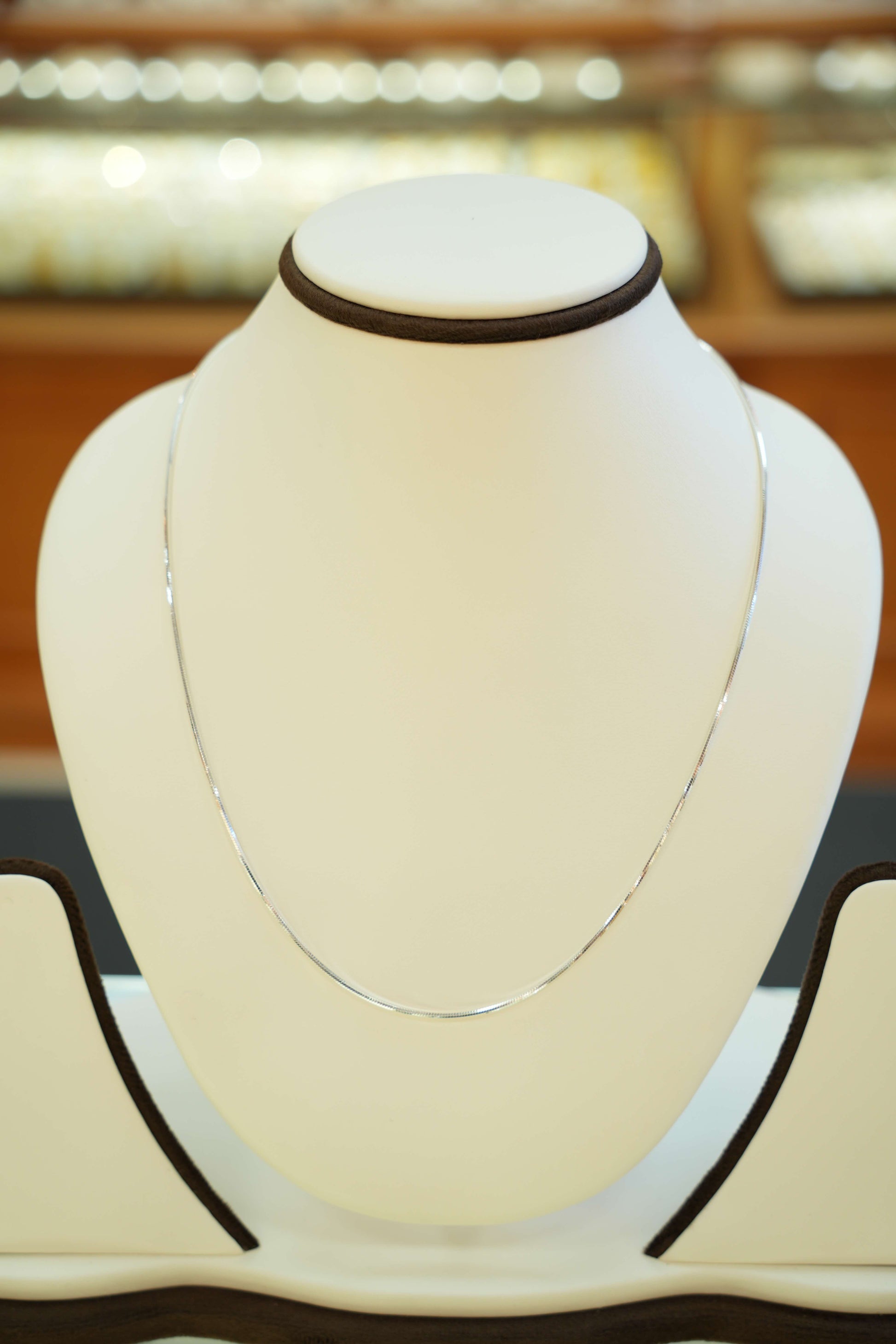 Trendy silver chain look