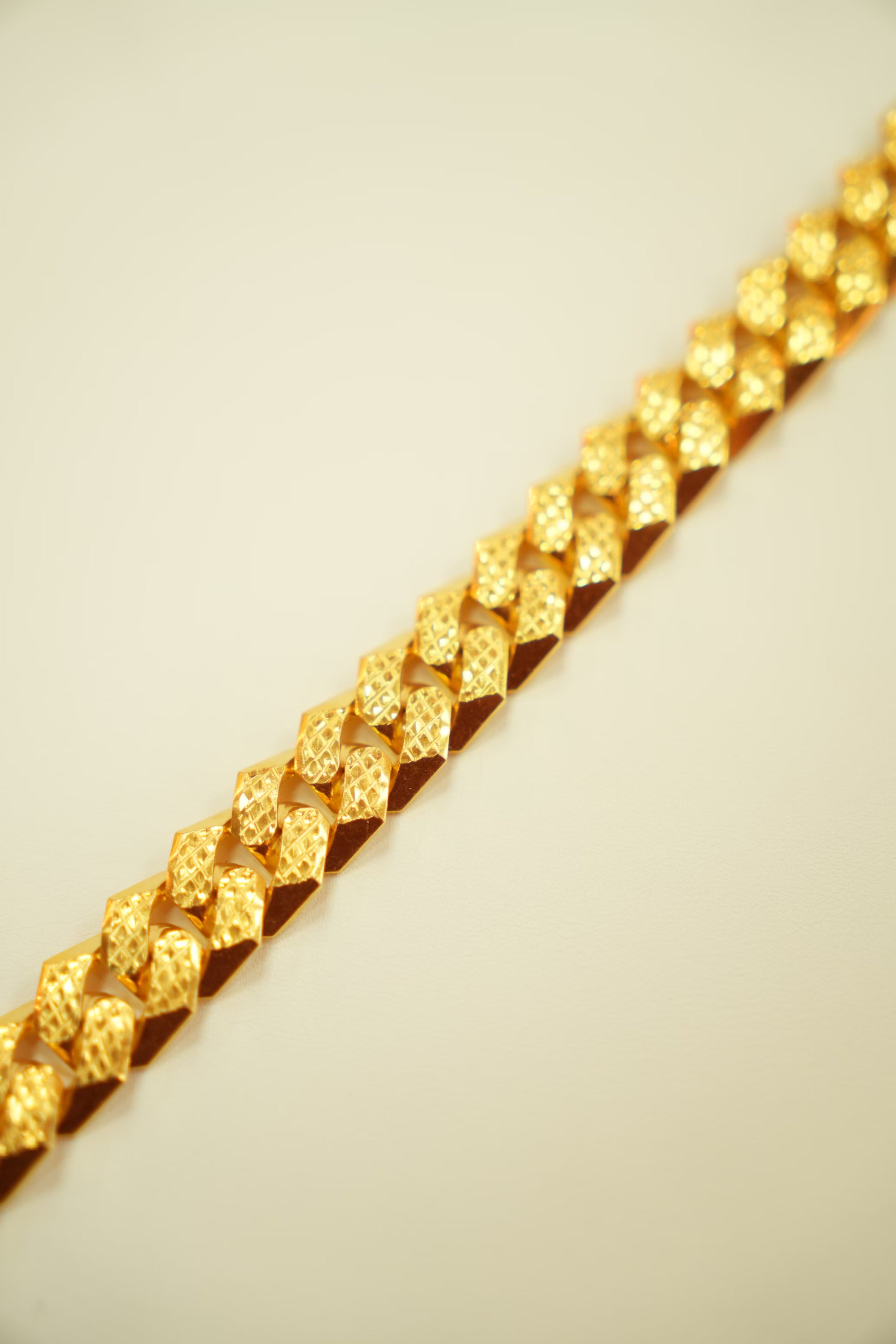 22K men stylish gold bracelet