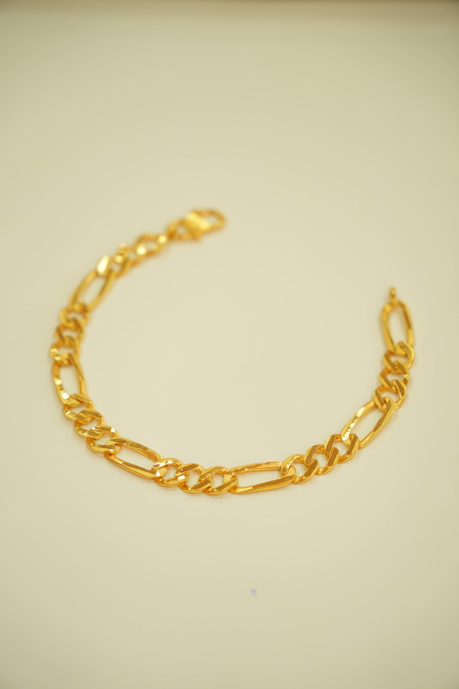 22K classic Cuban link design