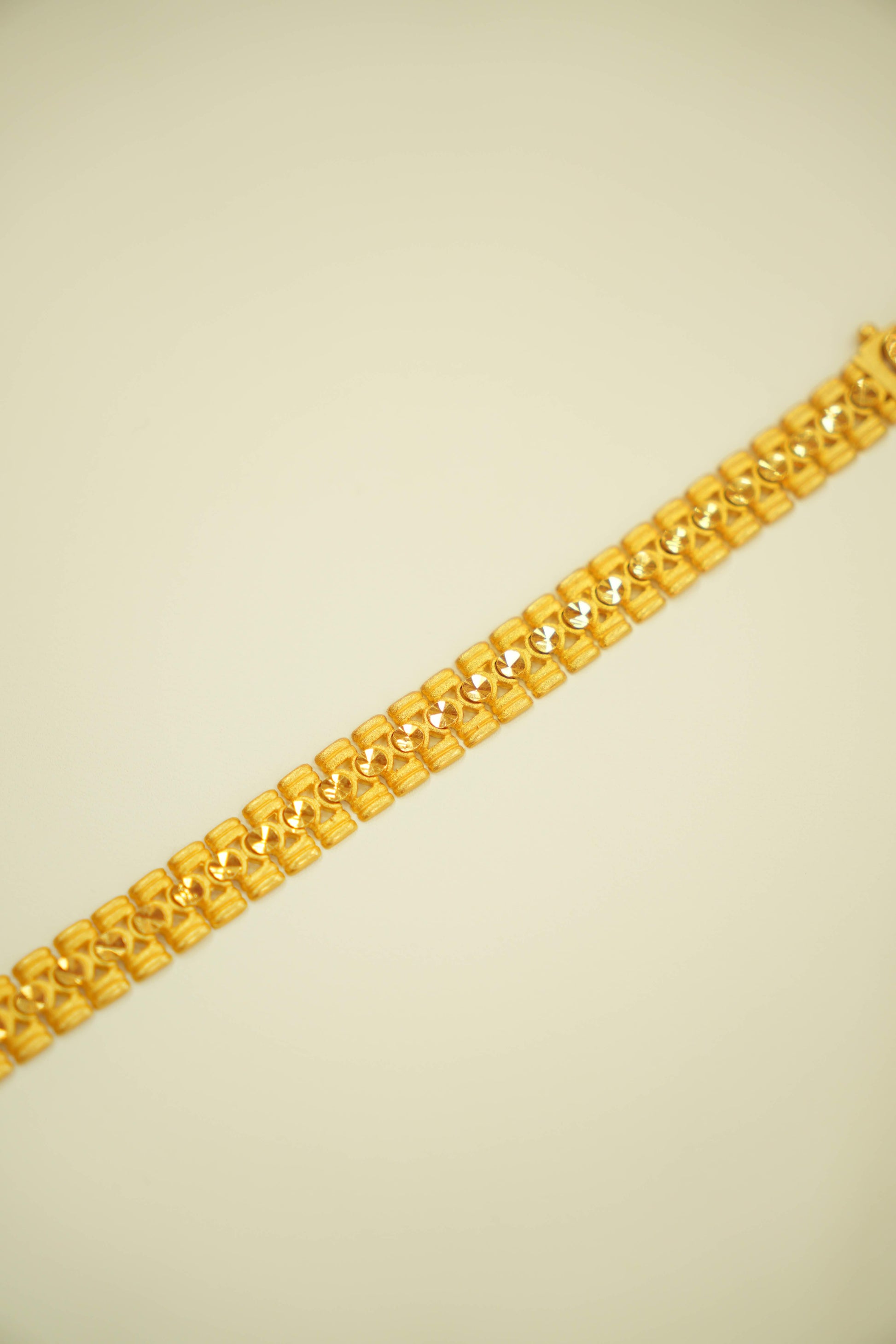 22K men stylish gold bracelet