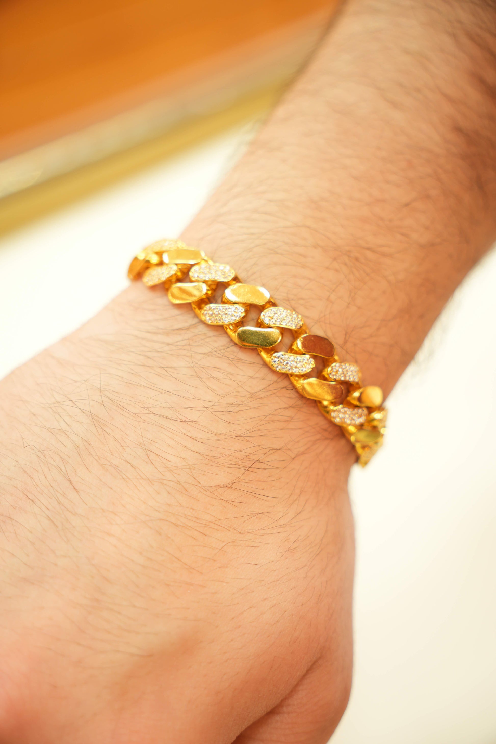Stylish men gold bracelets