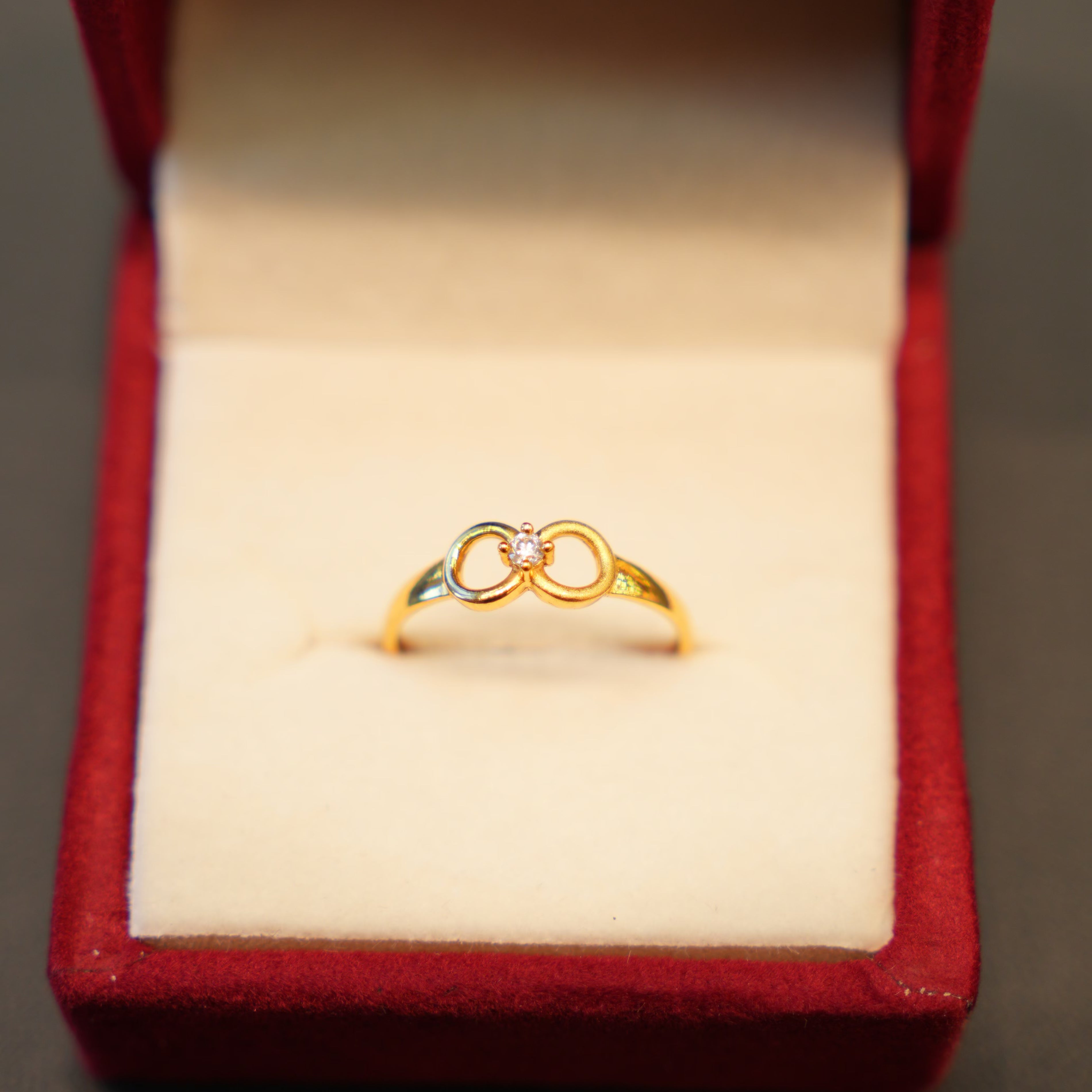 22K Gold Ladies Ring