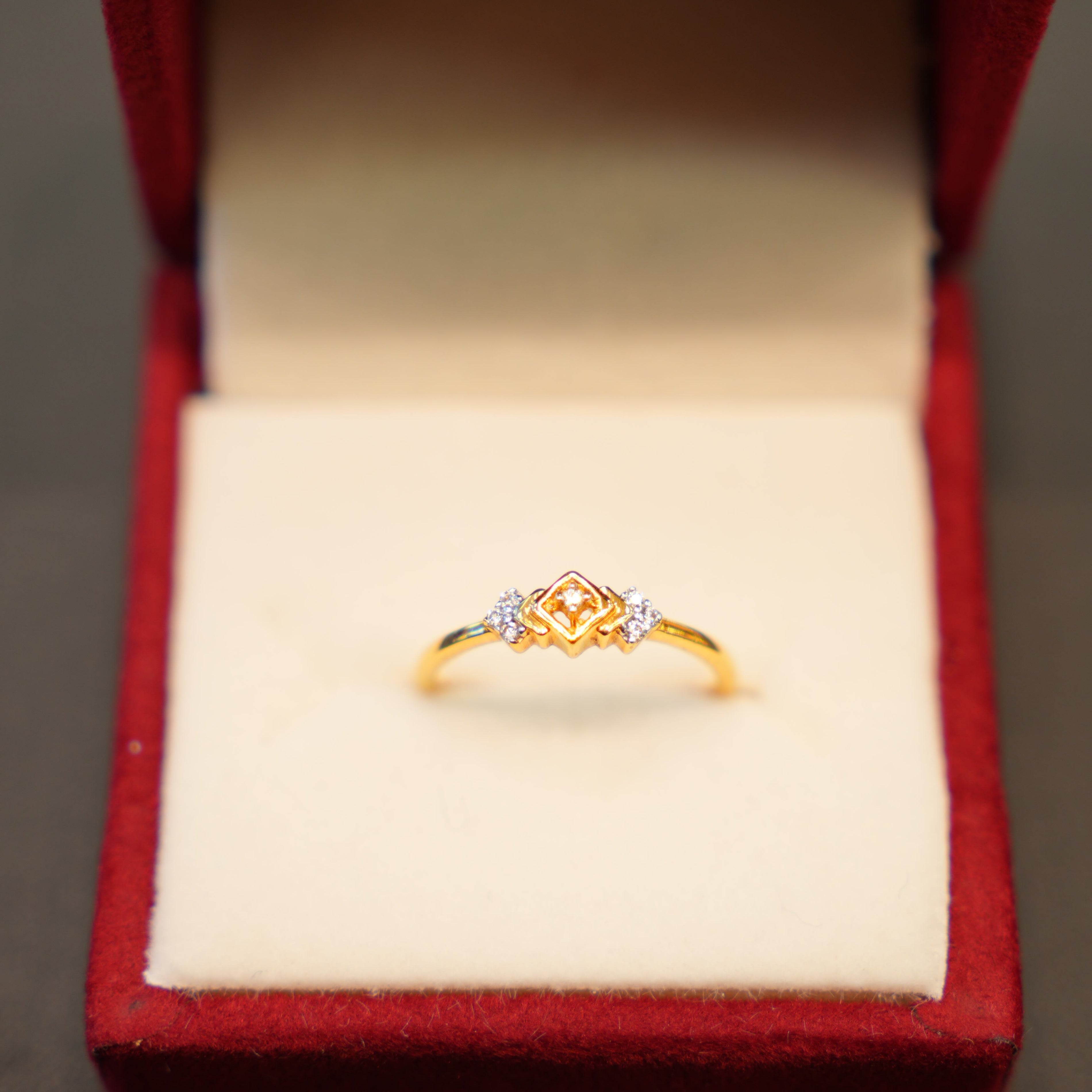 22K Gold Ladies Ring