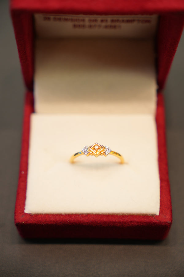 22K Gold Ladies Ring