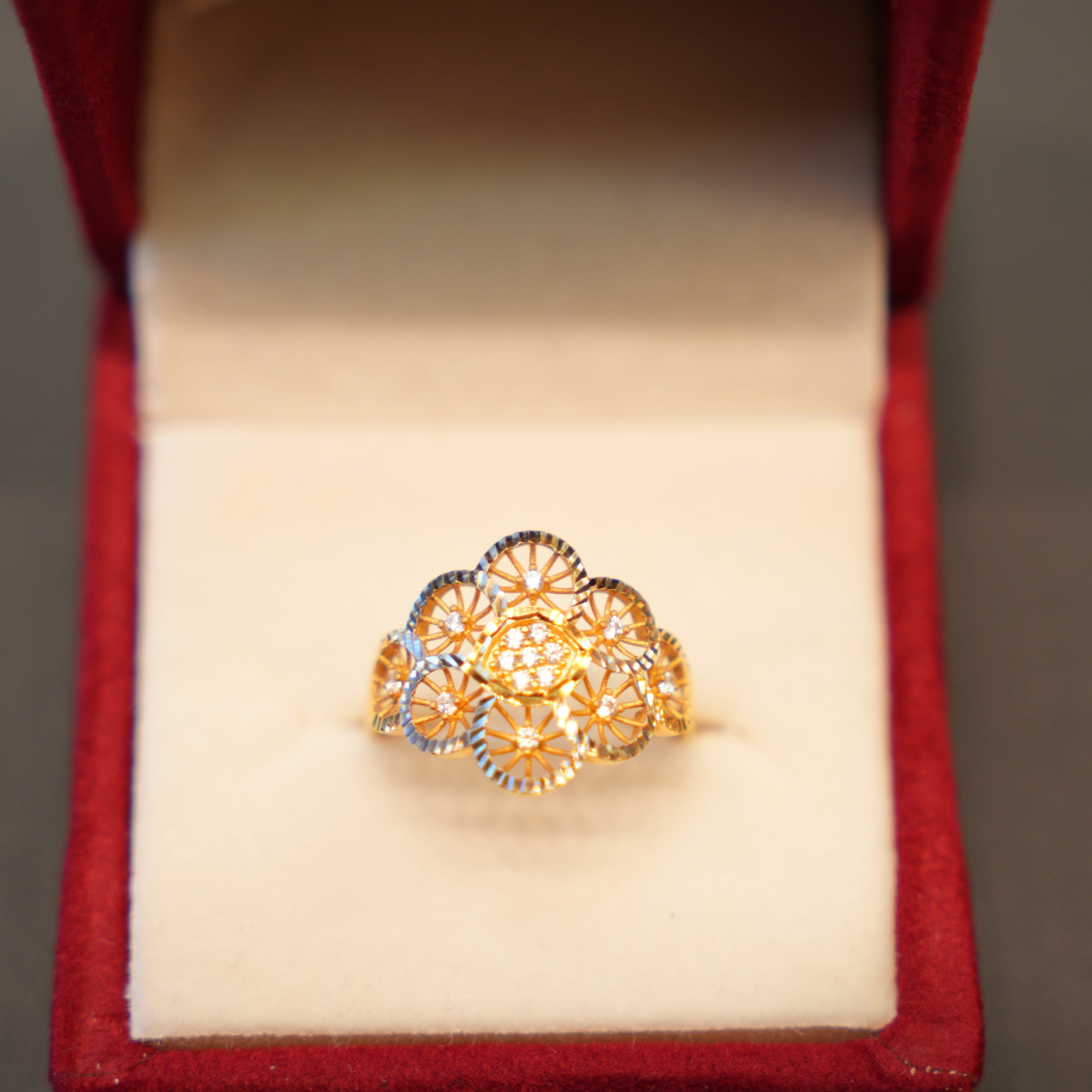 22K Gold Ladies Ring