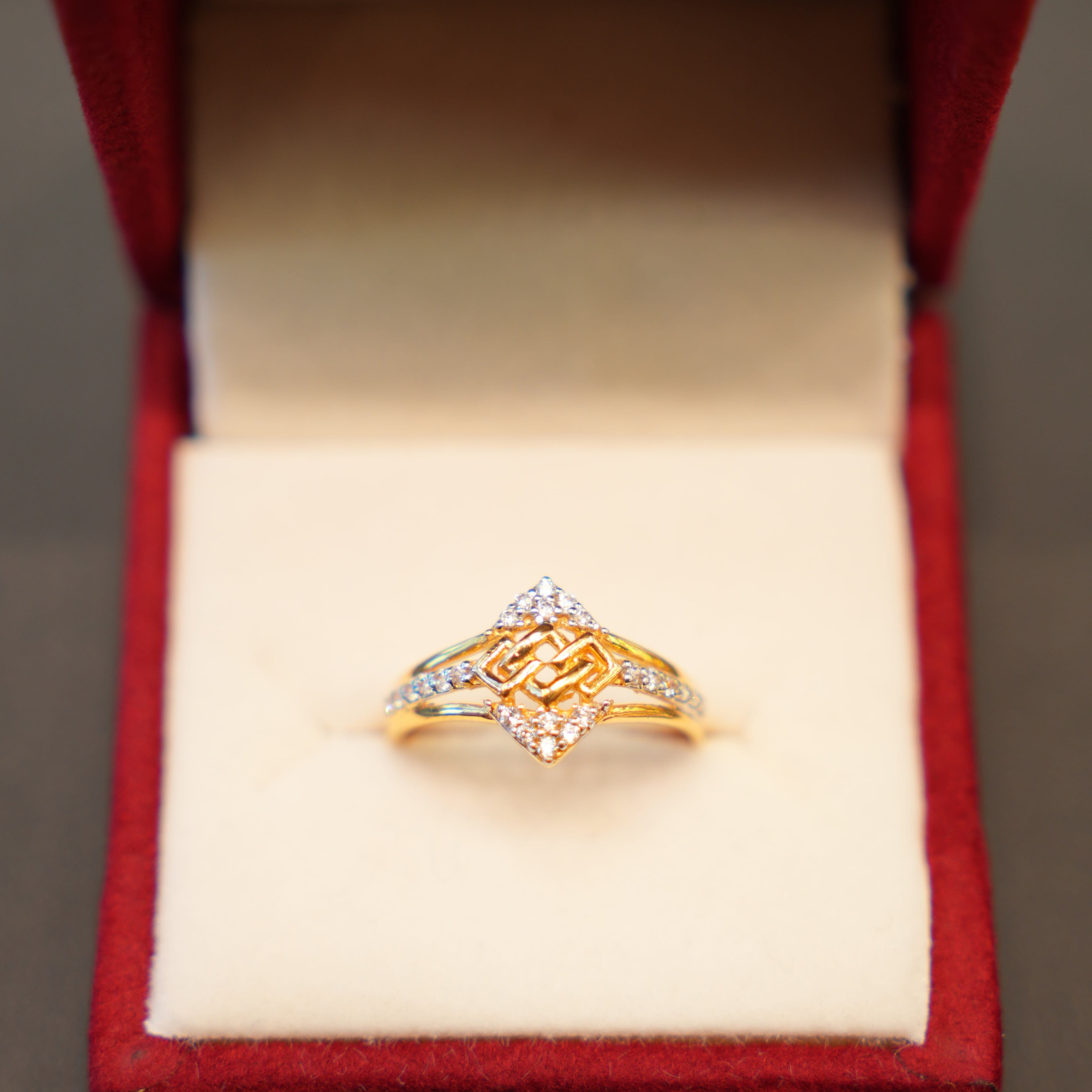 22K Gold Ladies Ring