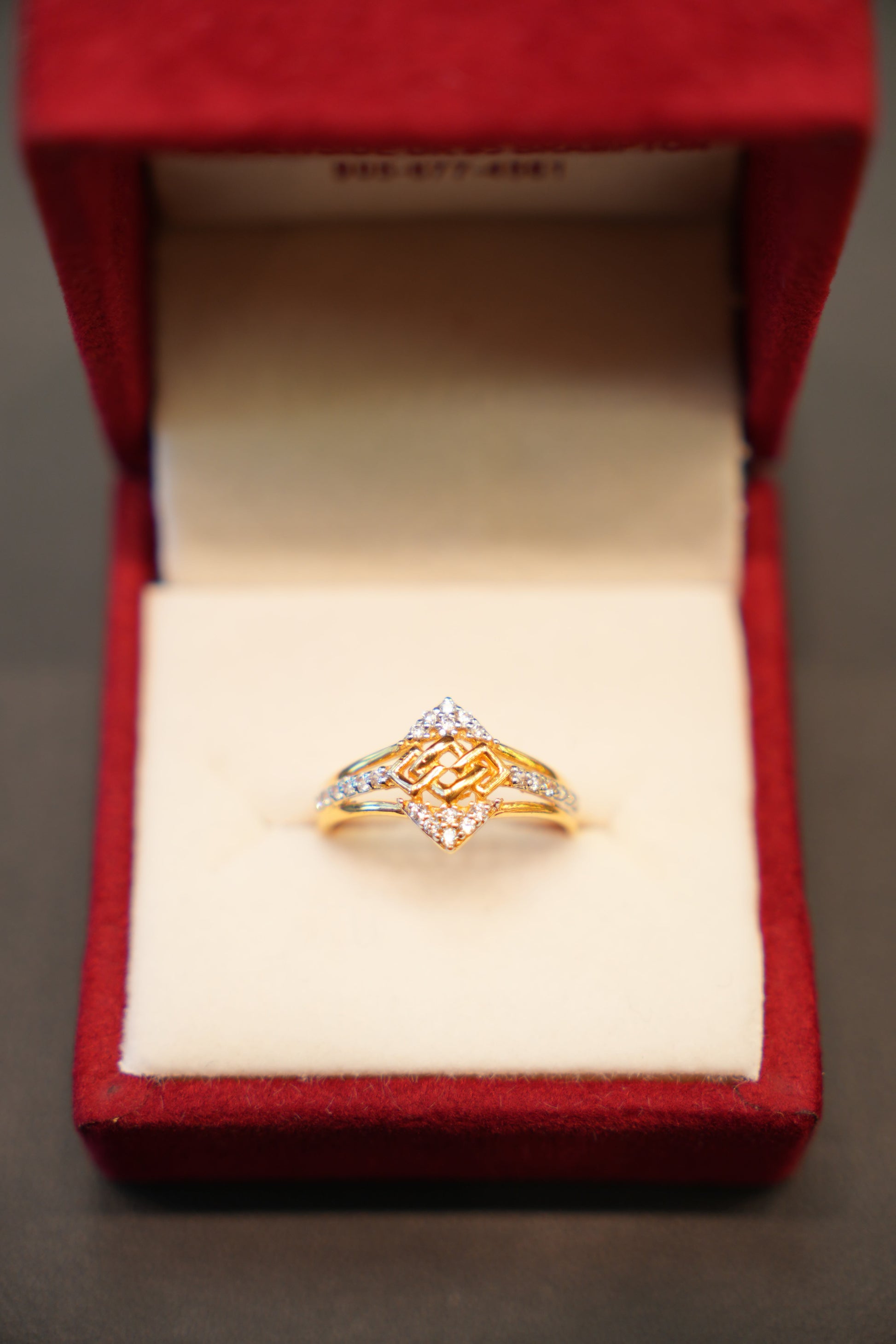 22K Gold Ladies Ring