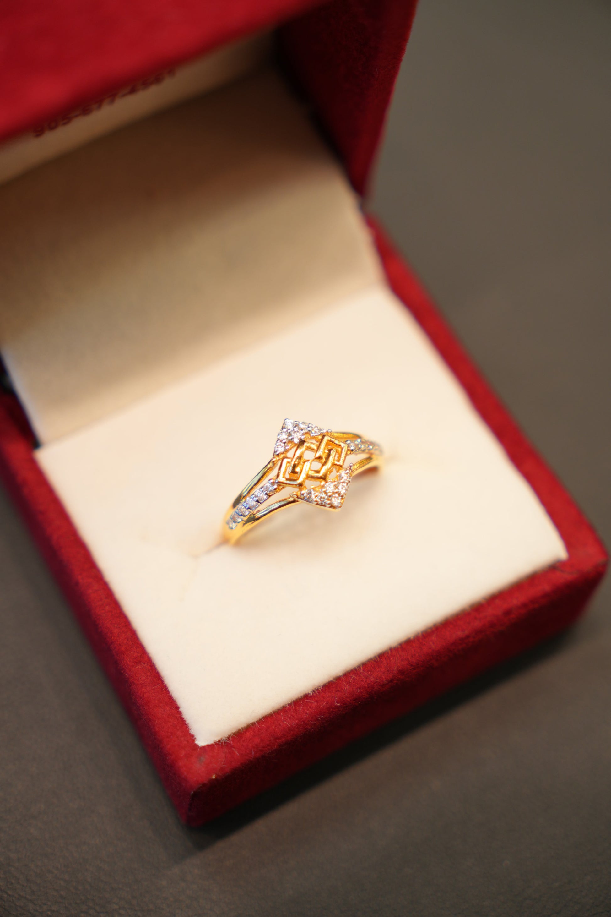 22K Gold Ladies Ring