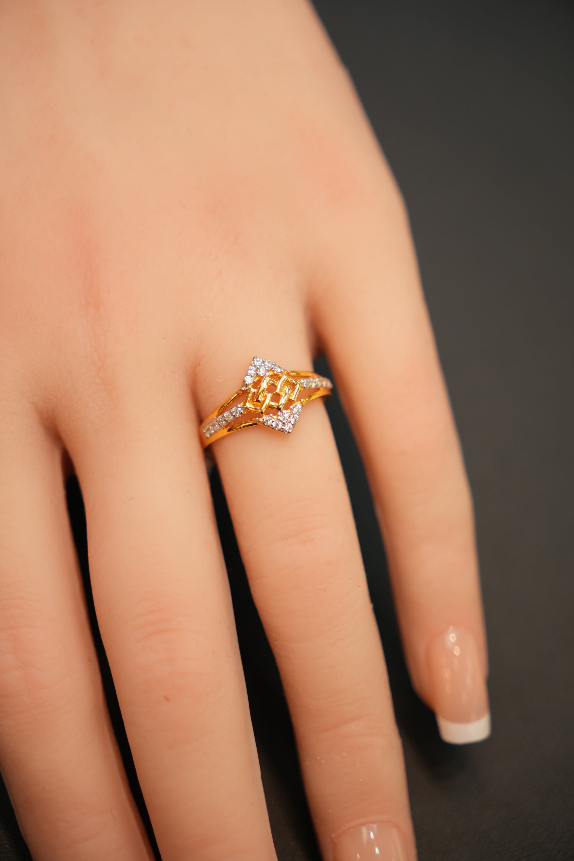 22K Gold Ladies Ring