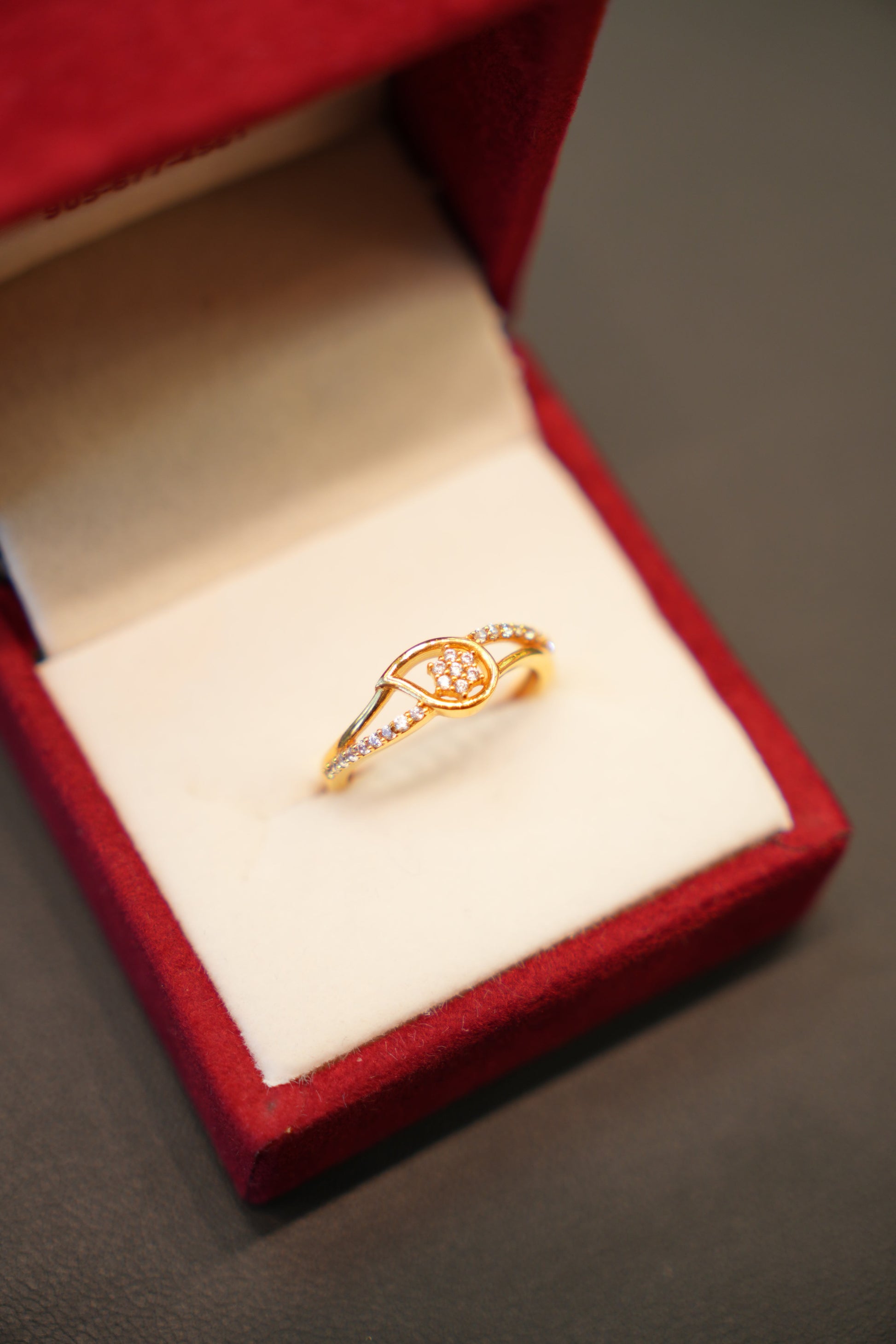 22K Gold Ladies Ring