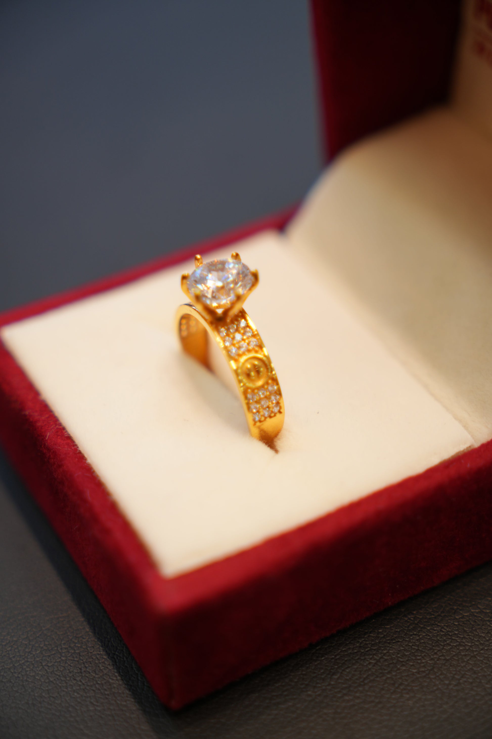 22K Gold Ladies Ring