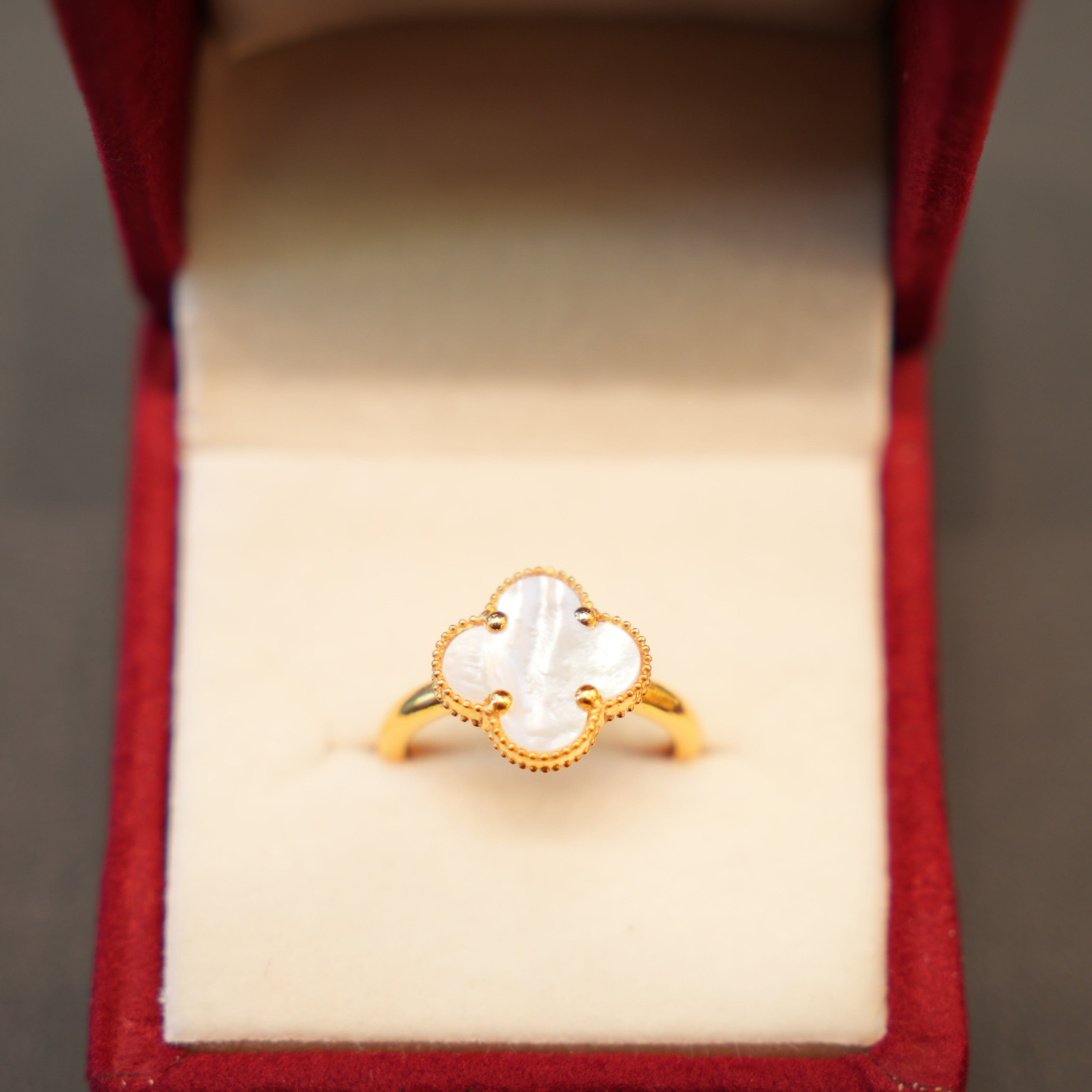 22K Gold Ladies Clover Ring