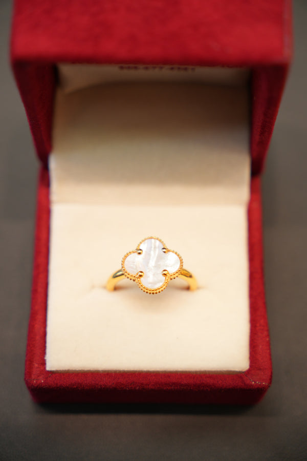 22K Gold Ladies Clover Ring