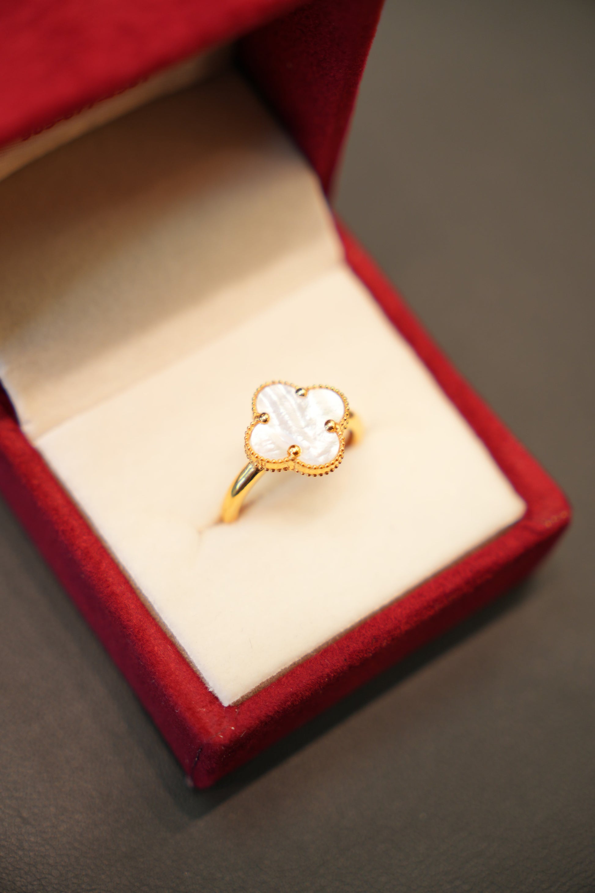22K Gold Ladies Clover Ring