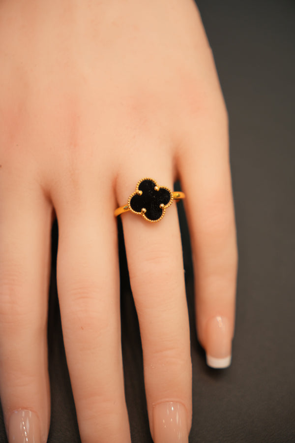 22K Gold Ladies Clover Ring