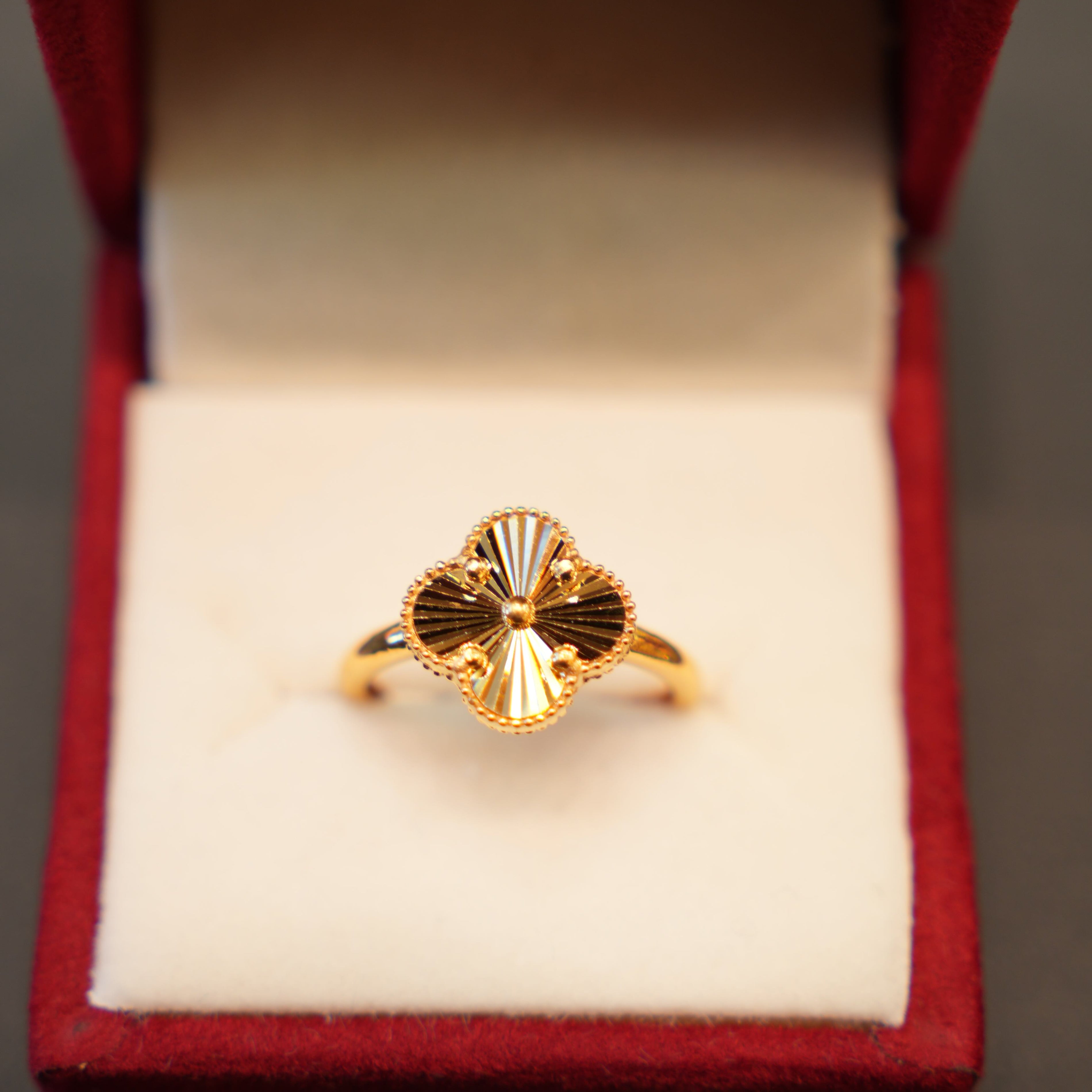 22K Gold Ladies Clover Ring