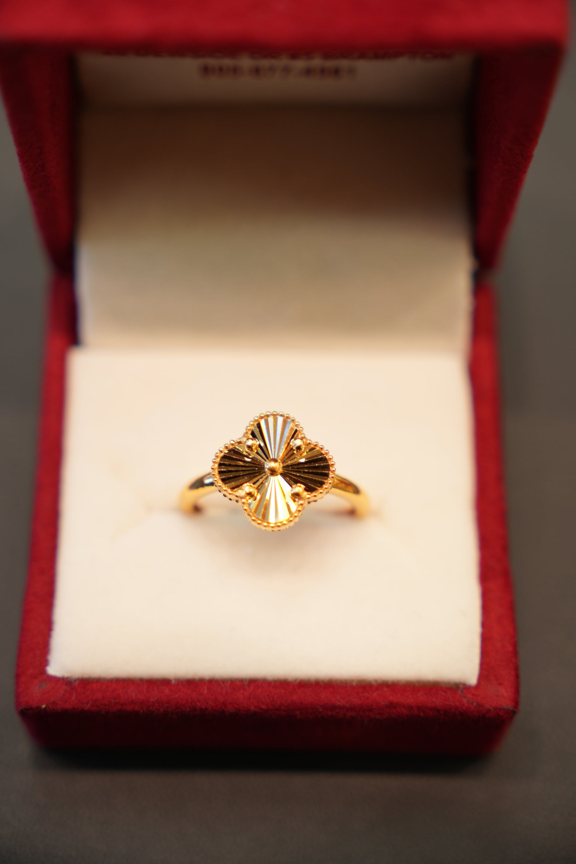22K Gold Ladies Clover Ring