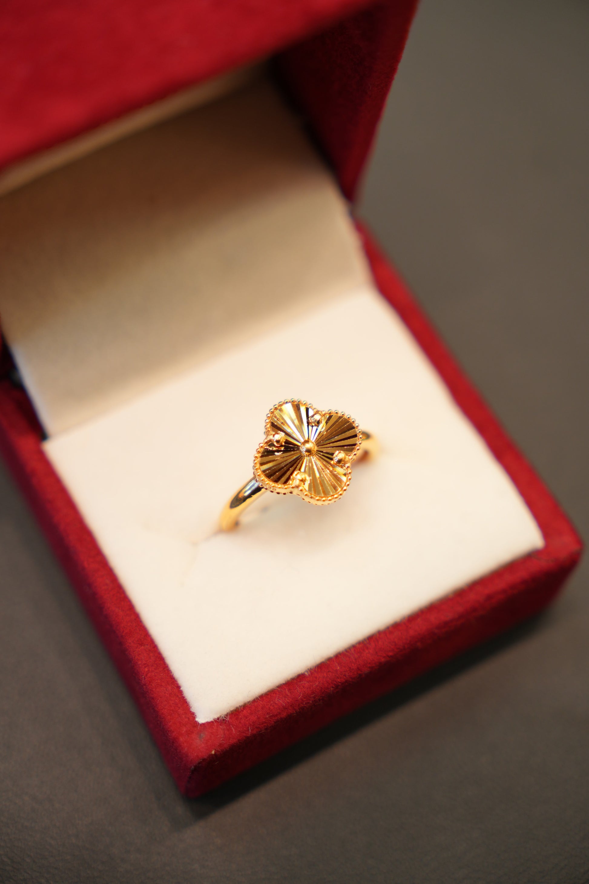 22K Gold Ladies Clover Ring