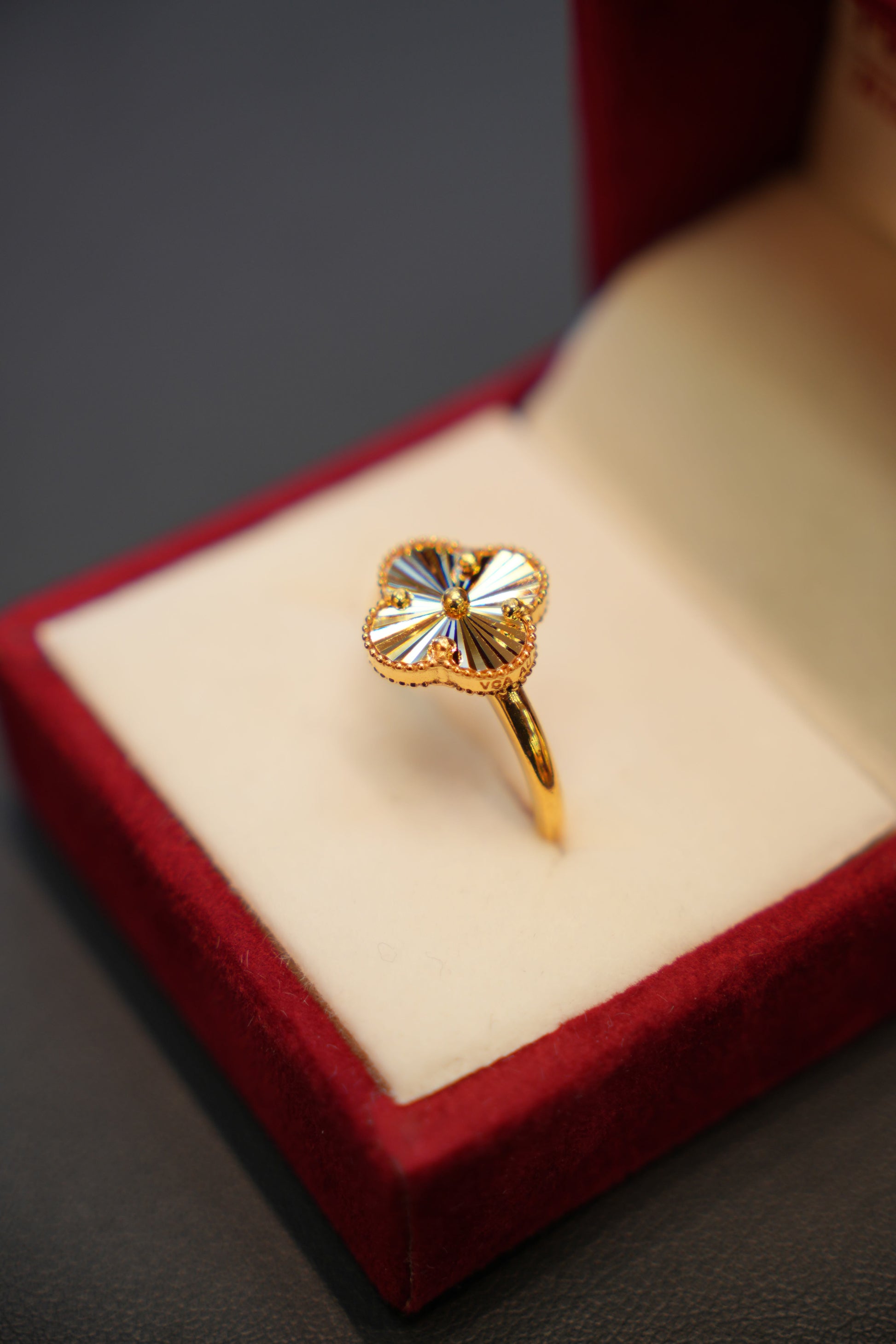 22K Gold Ladies Clover Ring