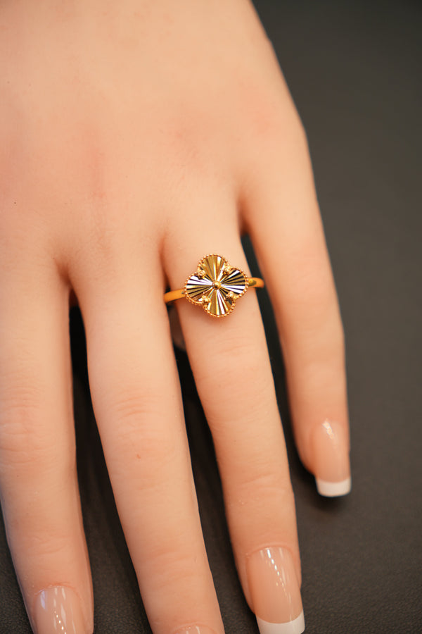 22K Gold Ladies Clover Ring