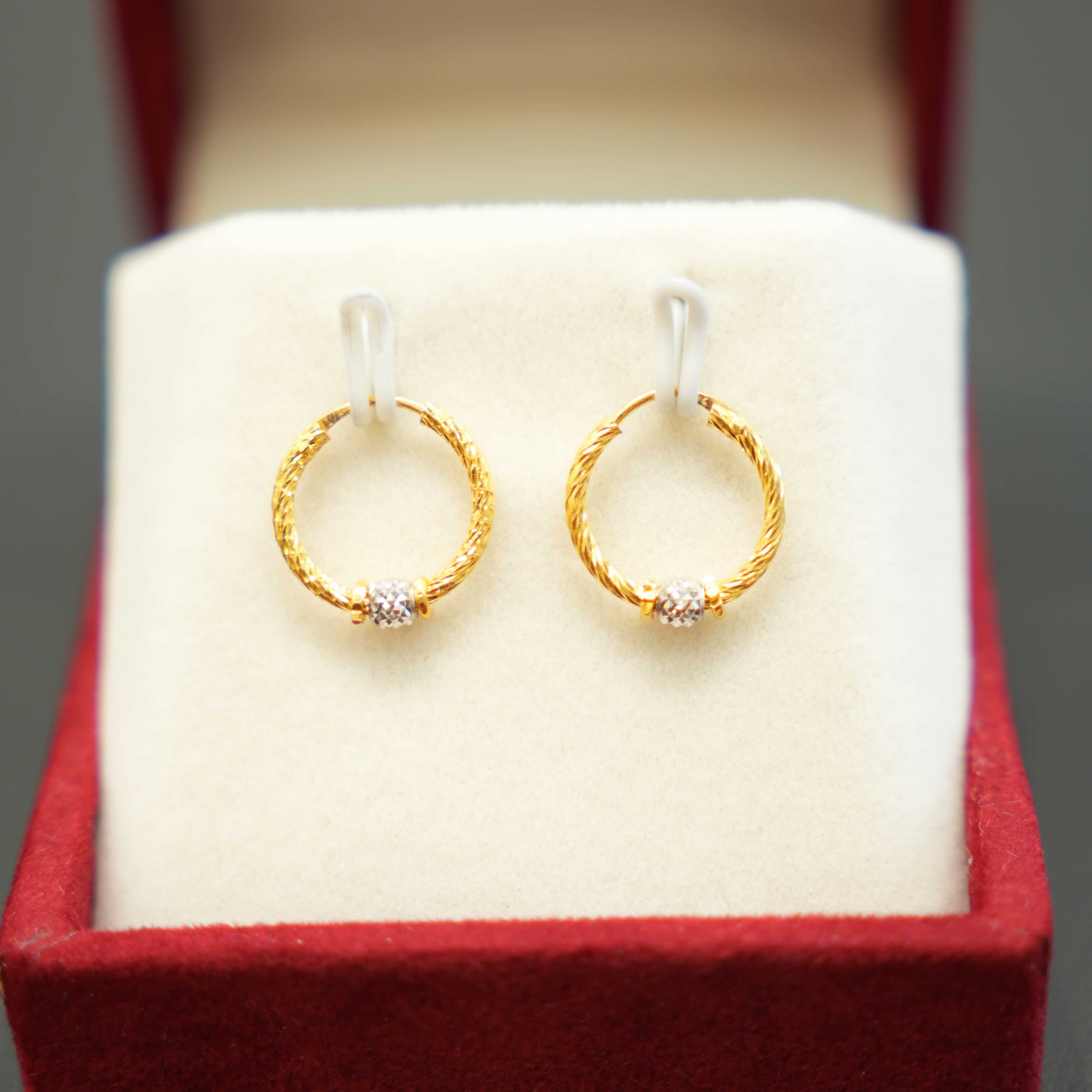 Beautiful yellow gold earrings