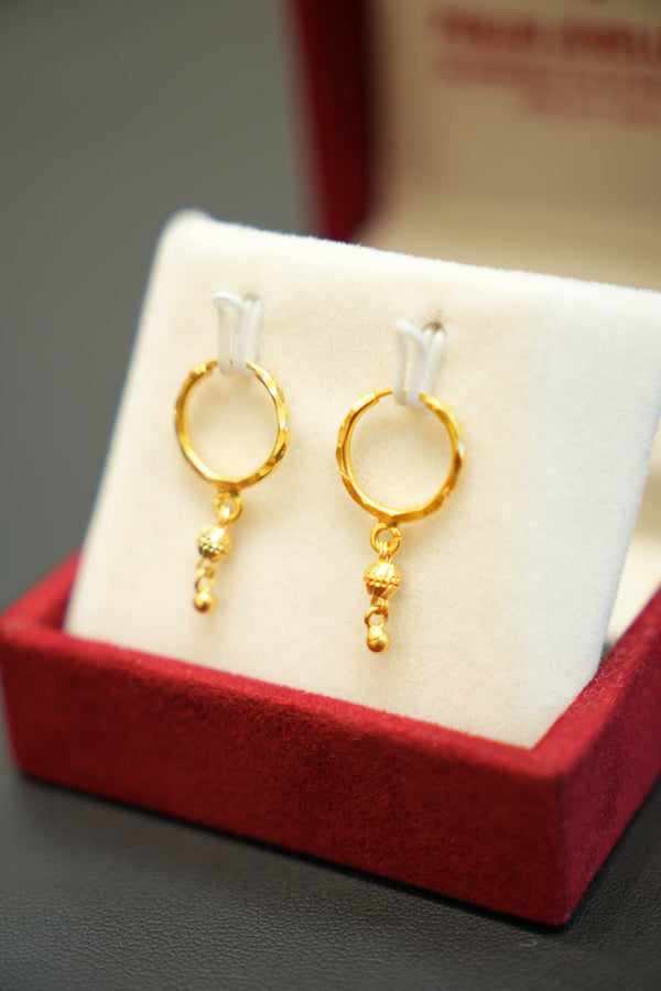 Classic 22K gold hoop earrings