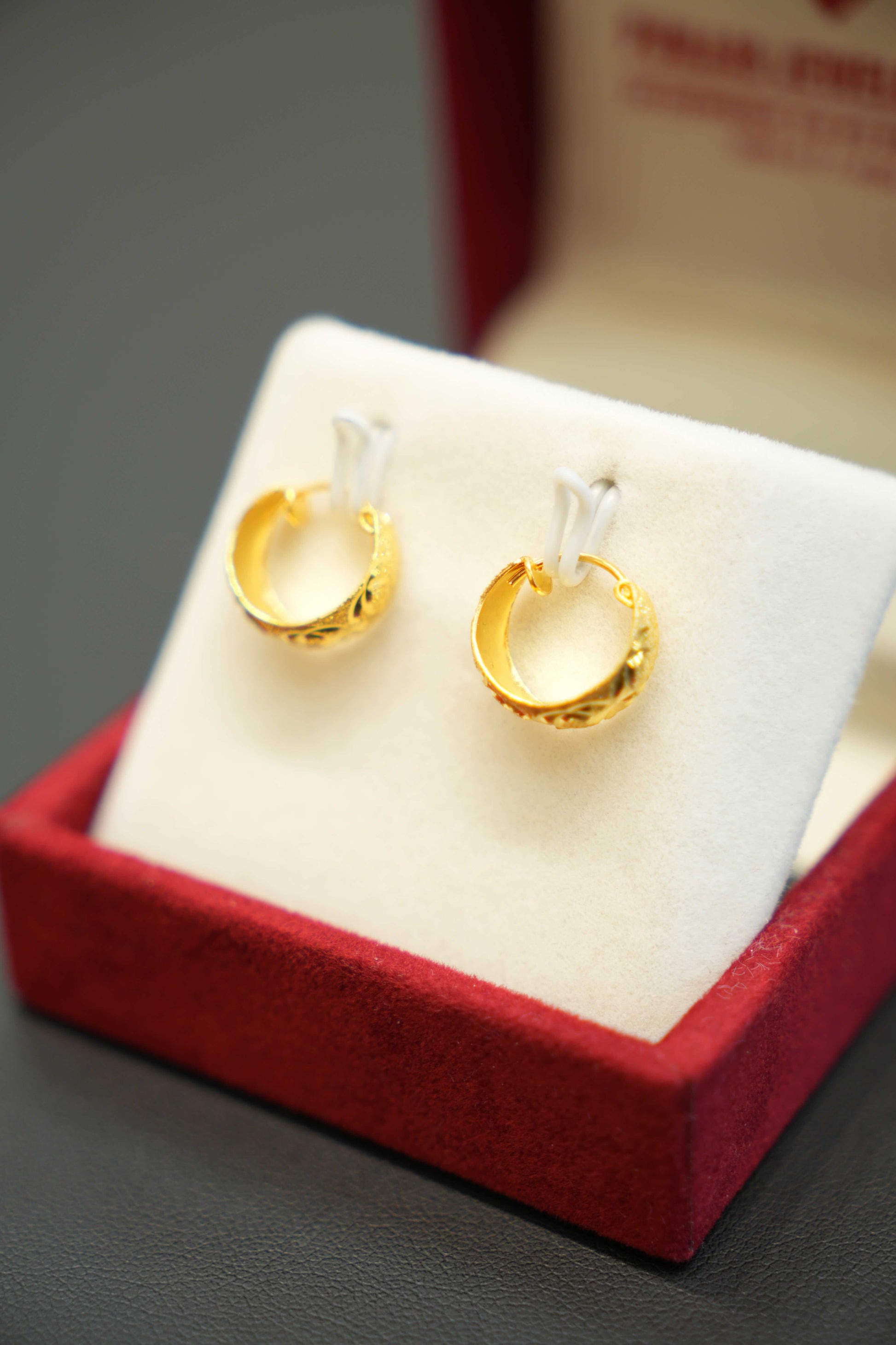 Beautifully crafted 22K gold earrings