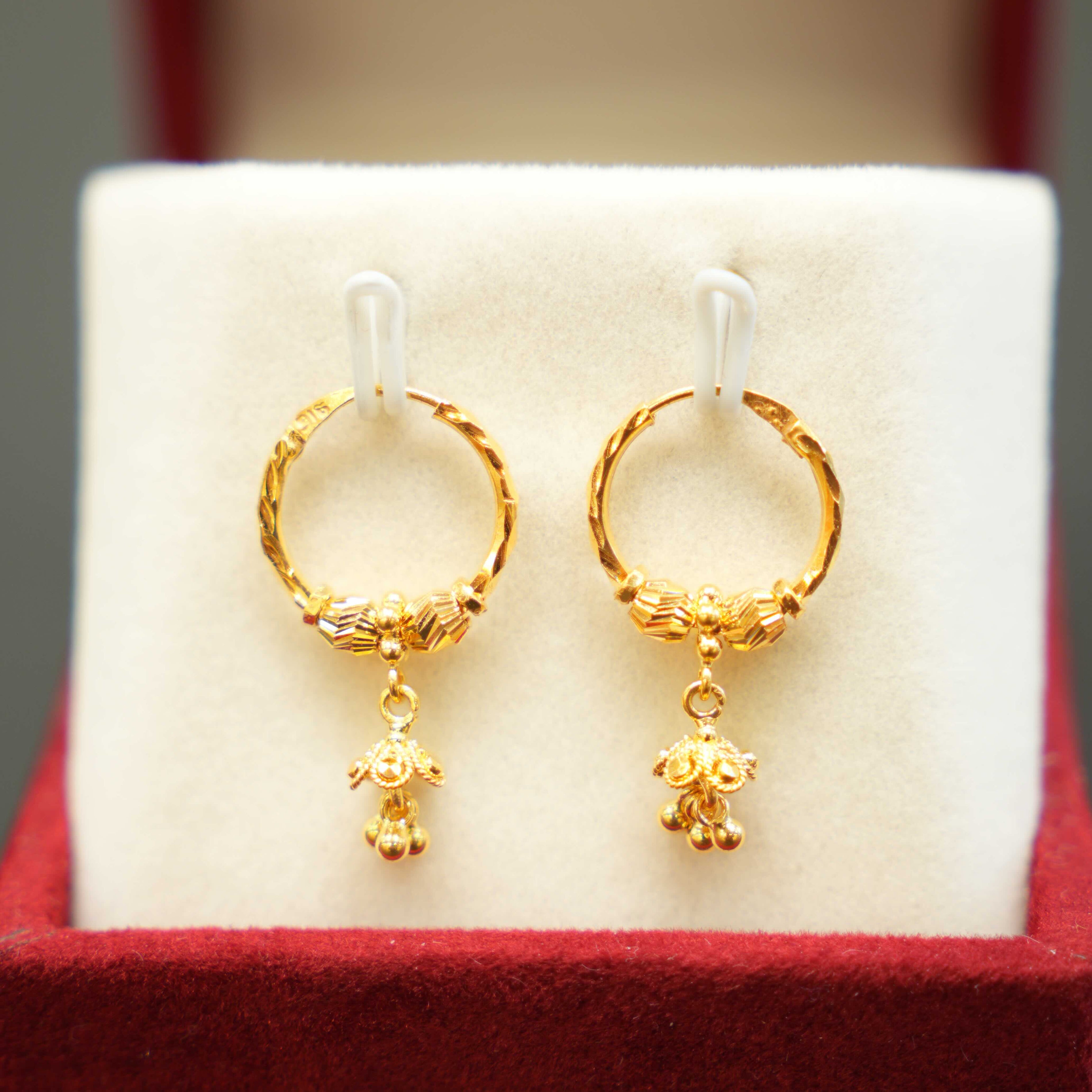Plain Gold Hanging Hoop design