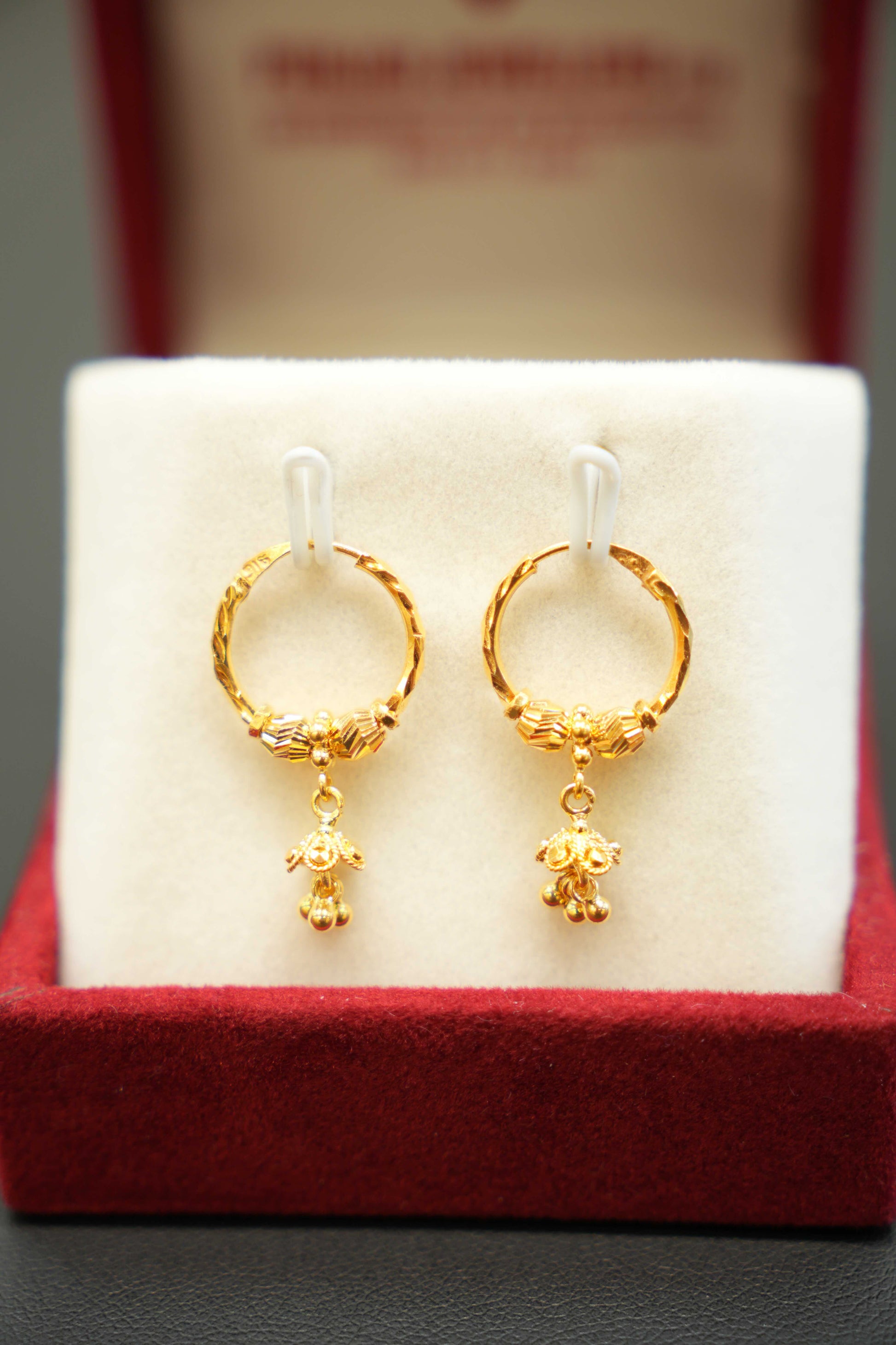 Plain Gold Hanging Hoop design