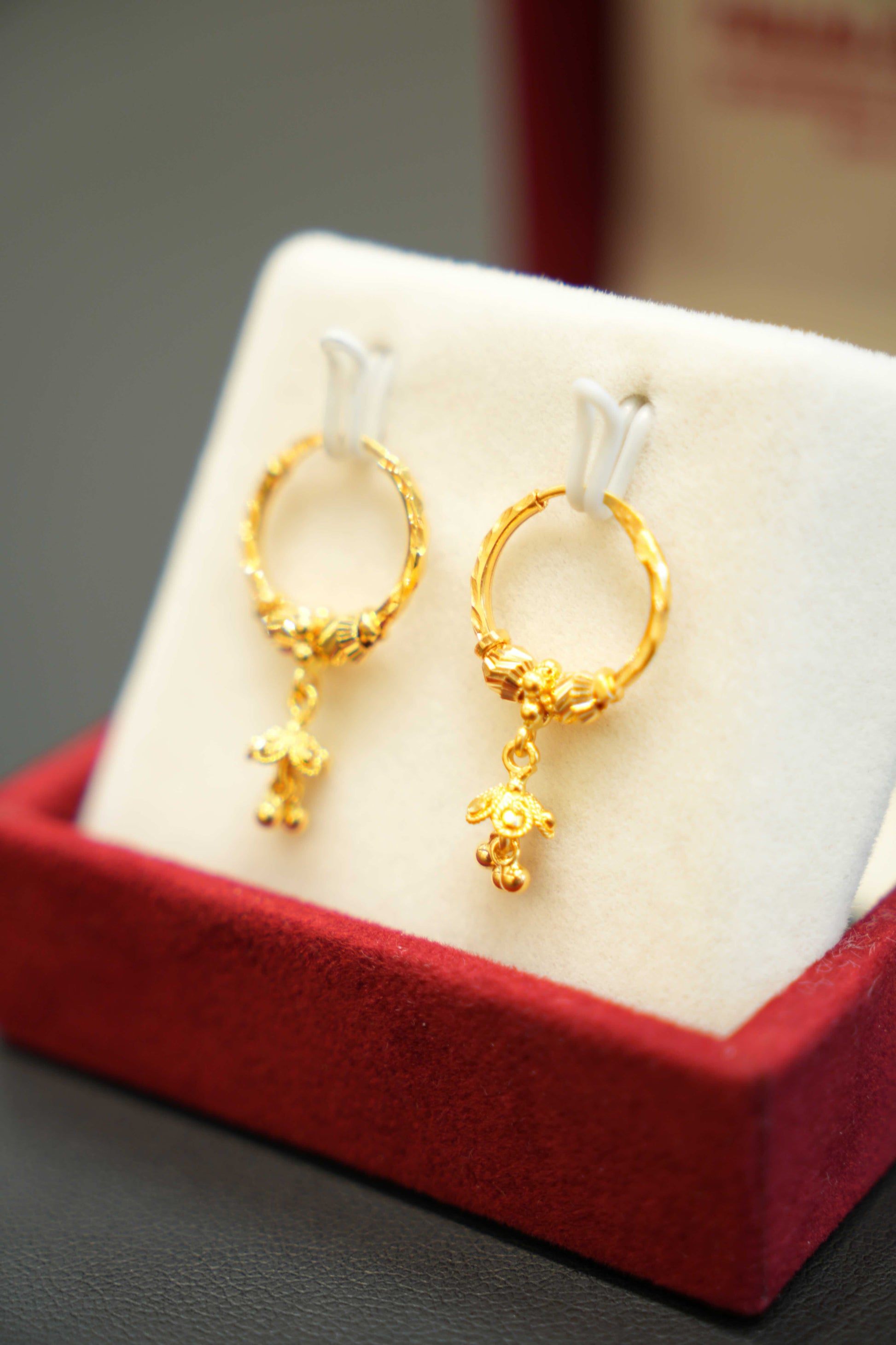 22K gold hanging earrings