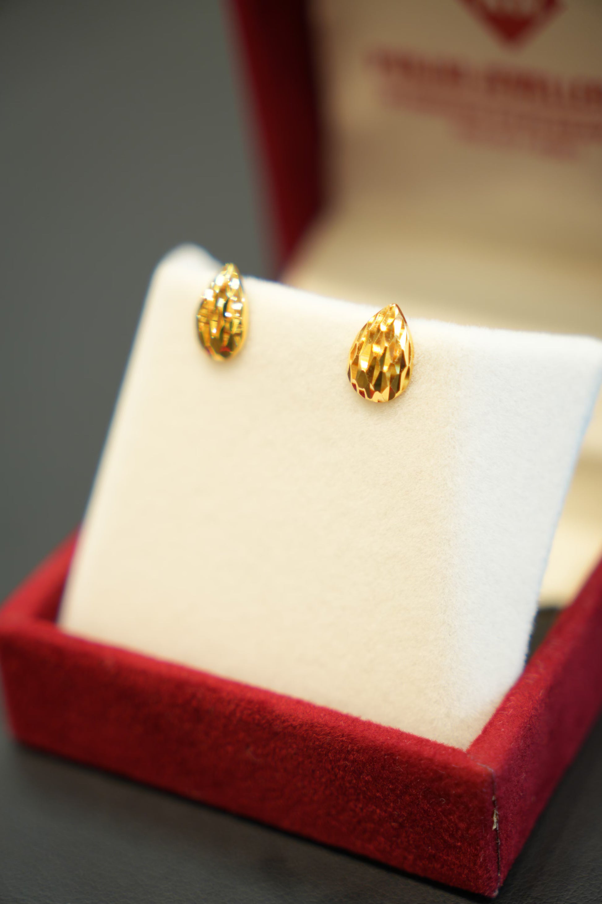 22K Gold Ladies Stud Earrings