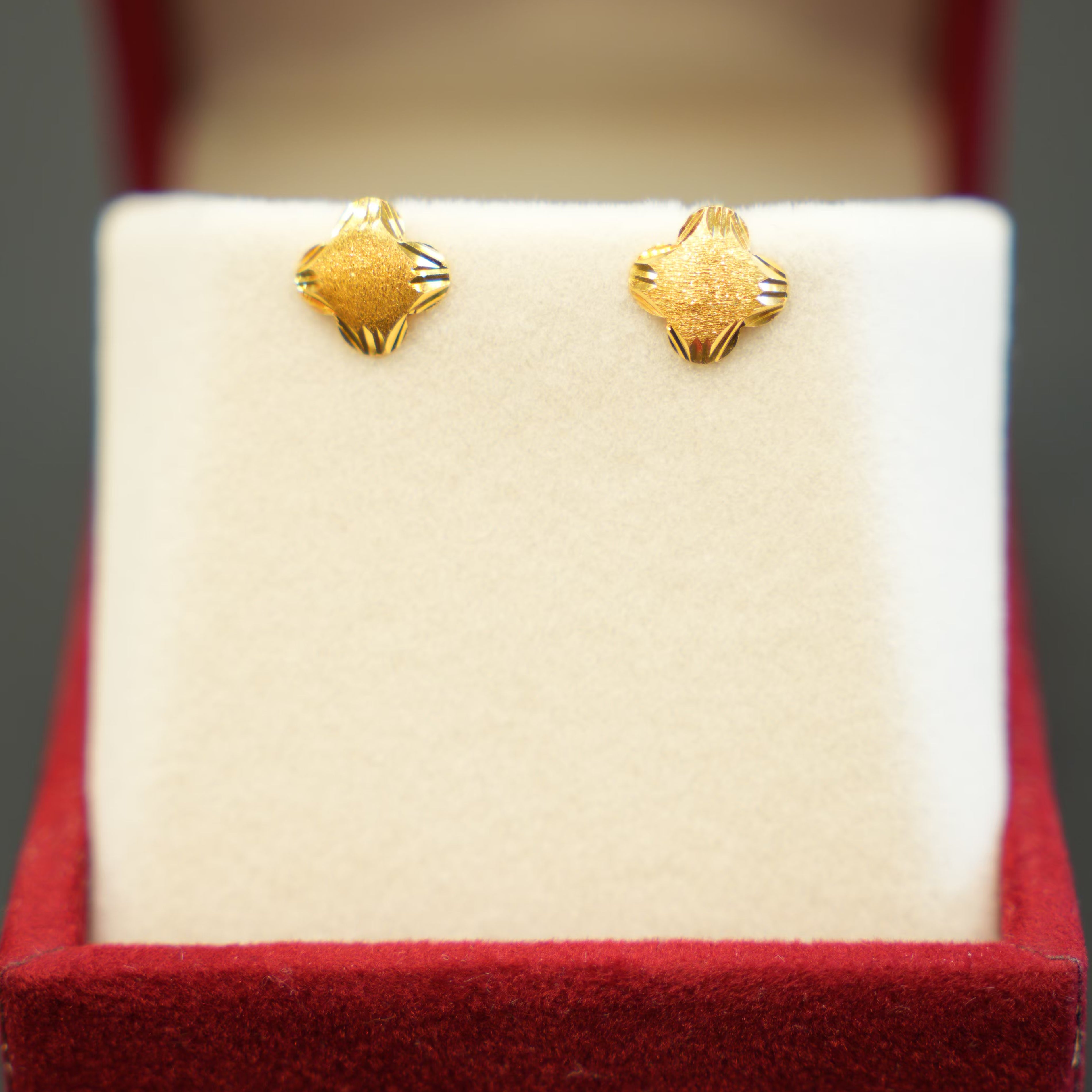22K Gold Ladies Stud Earrings