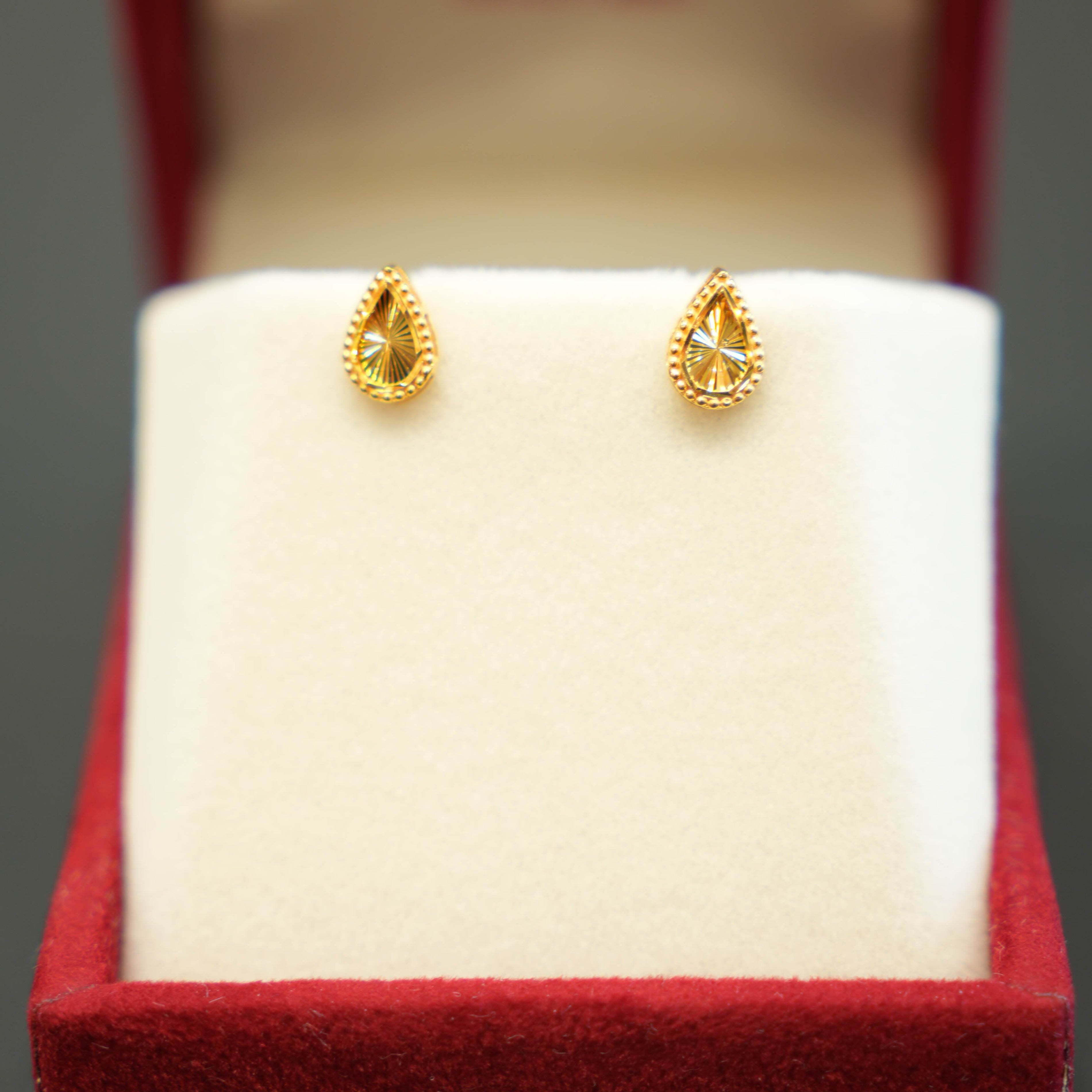 22K Gold Ladies Stud Earrings