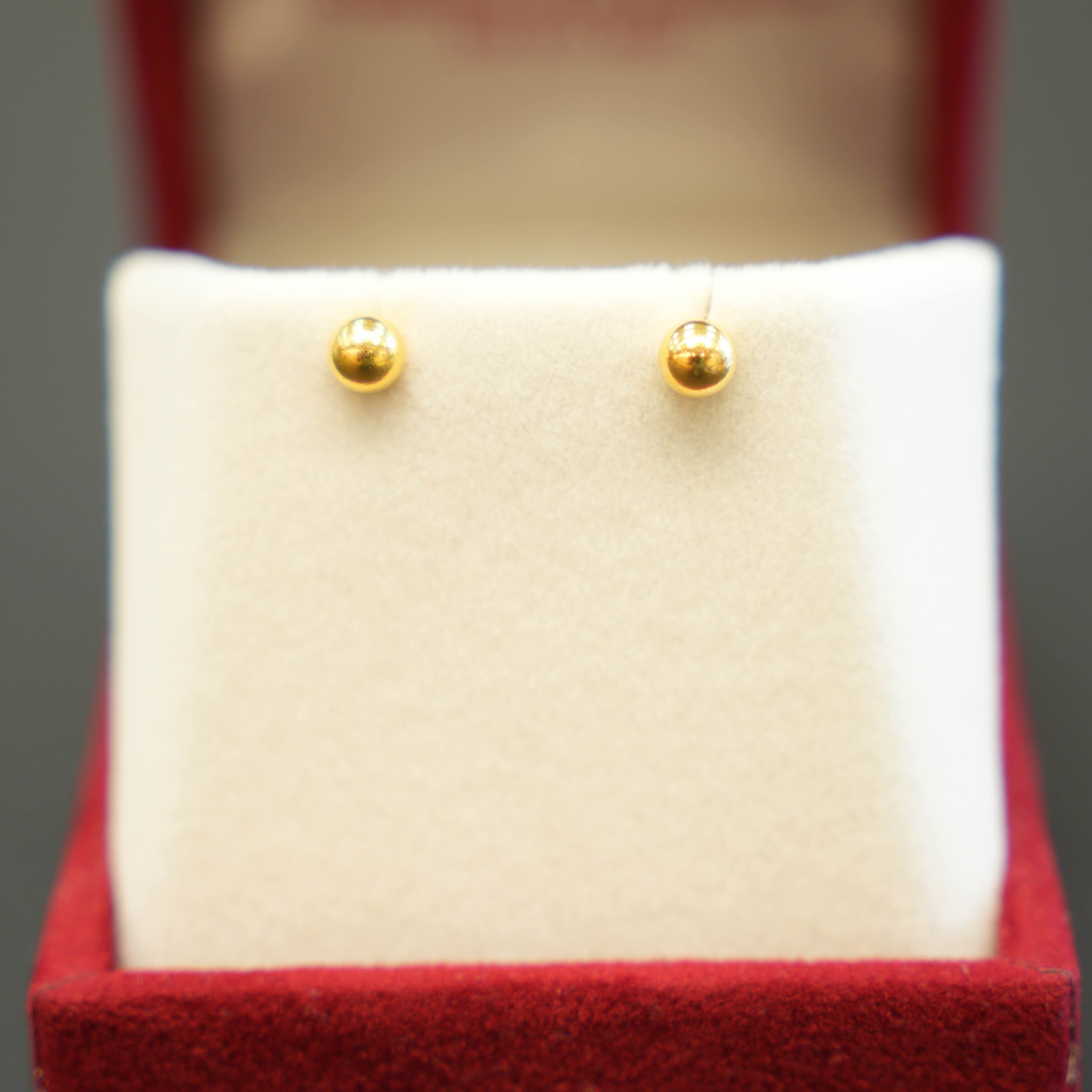 22K Gold Ladies Stud Earrings