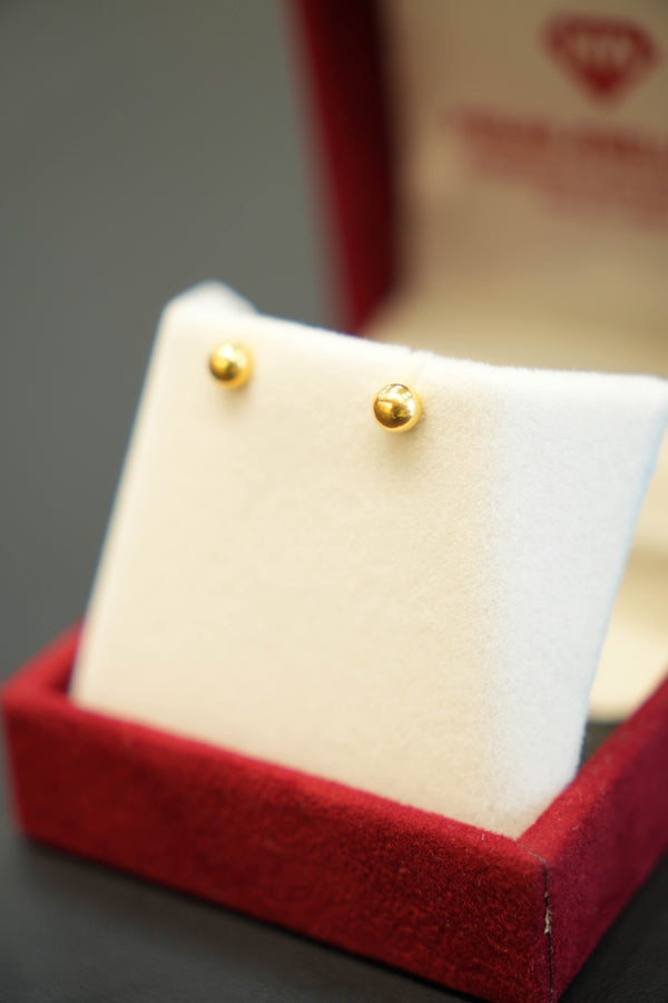 Handcrafted gold clover earrings