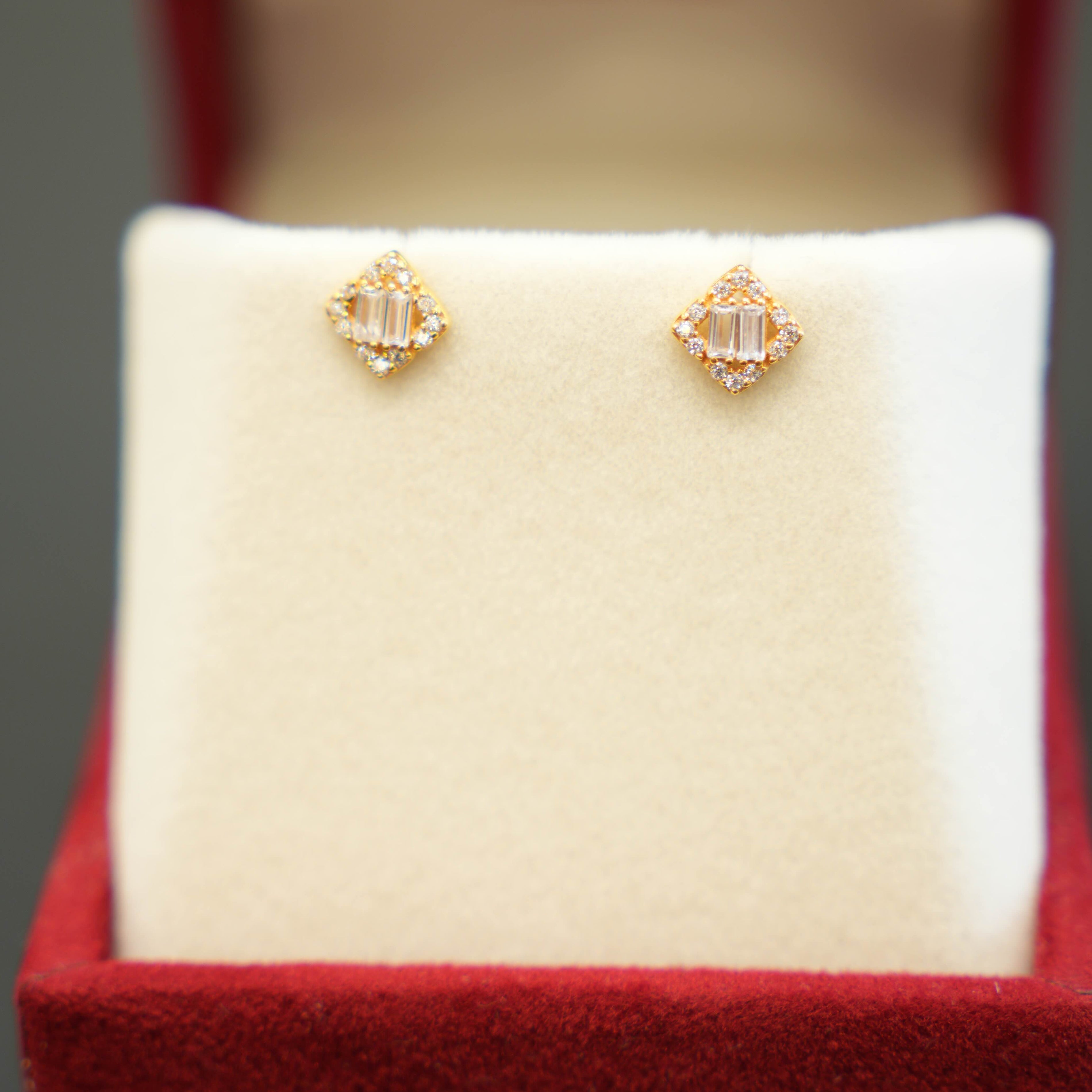 22K Gold Ladies Stud Earrings