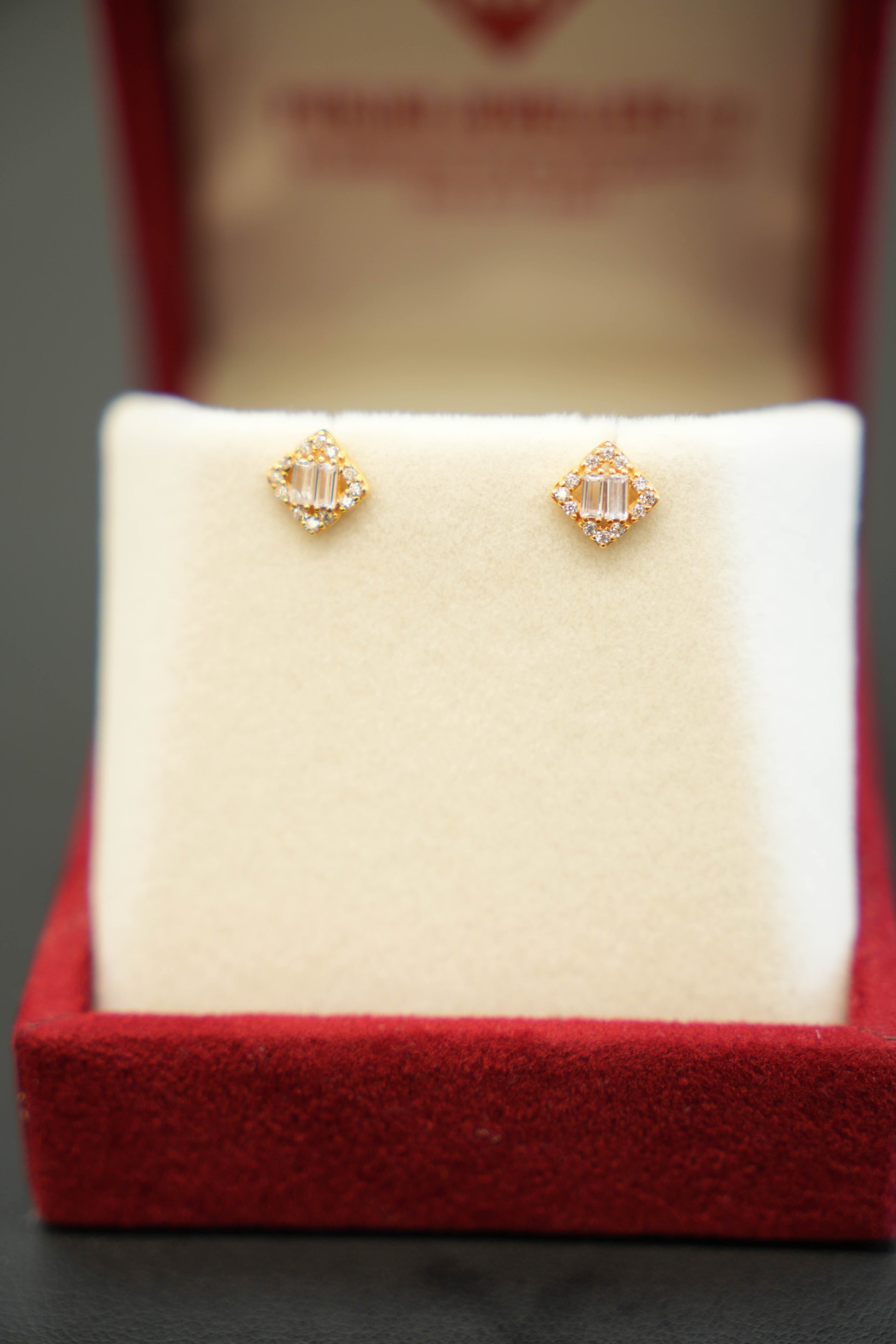 22K Gold Ladies Stud Earrings