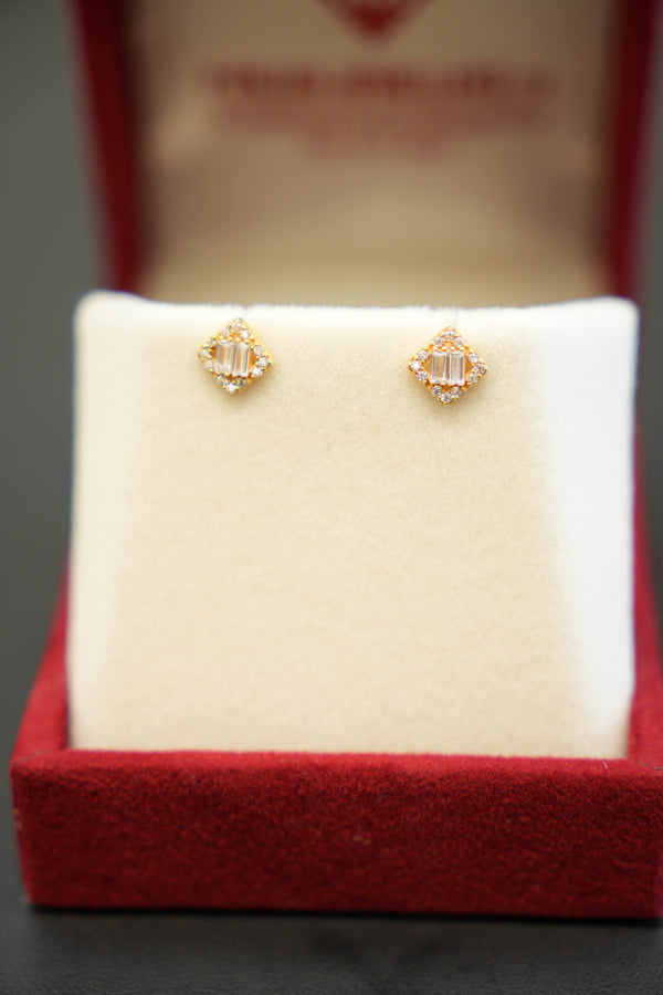 Trendy clover stud earrings