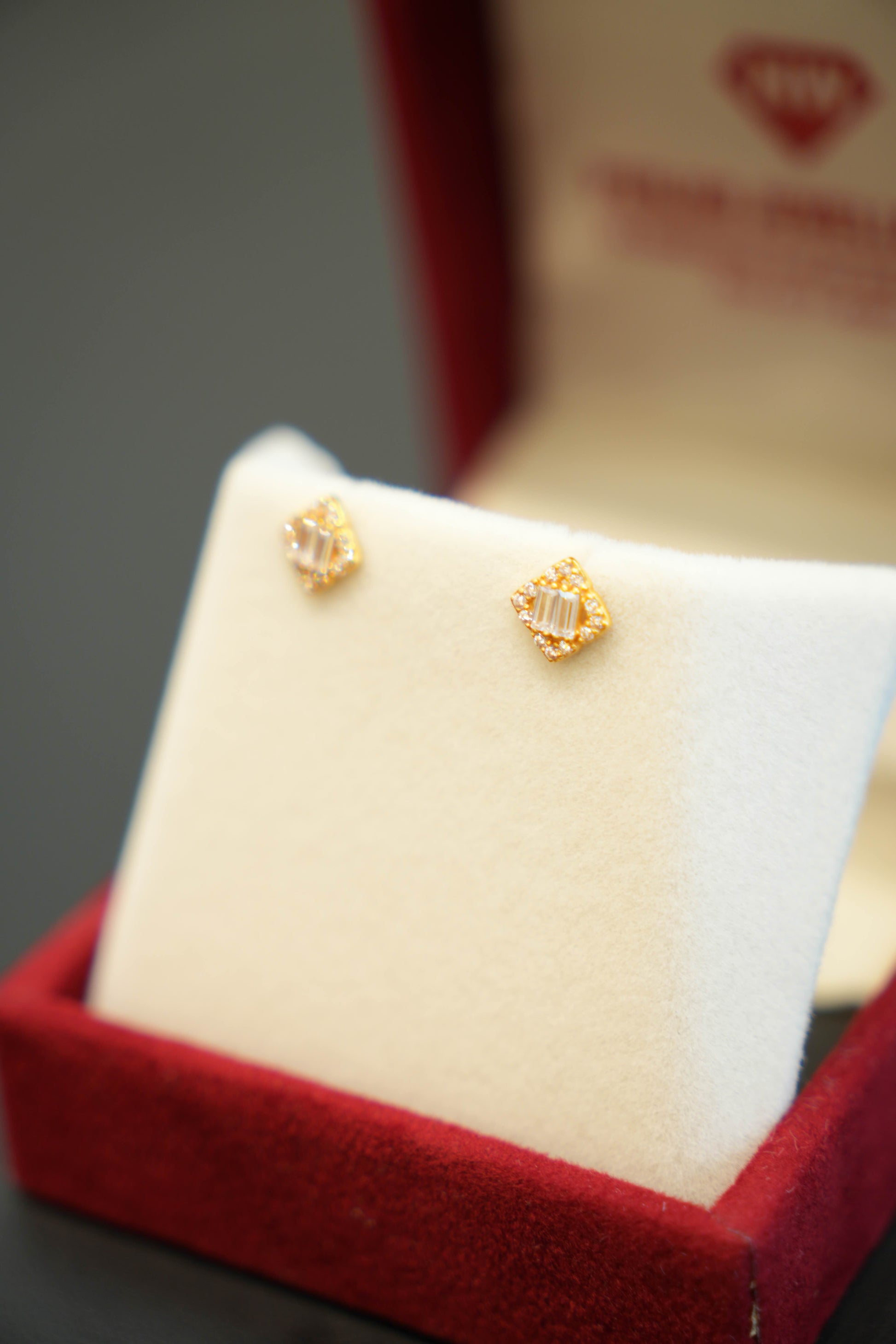 22K Gold Ladies Stud Earrings