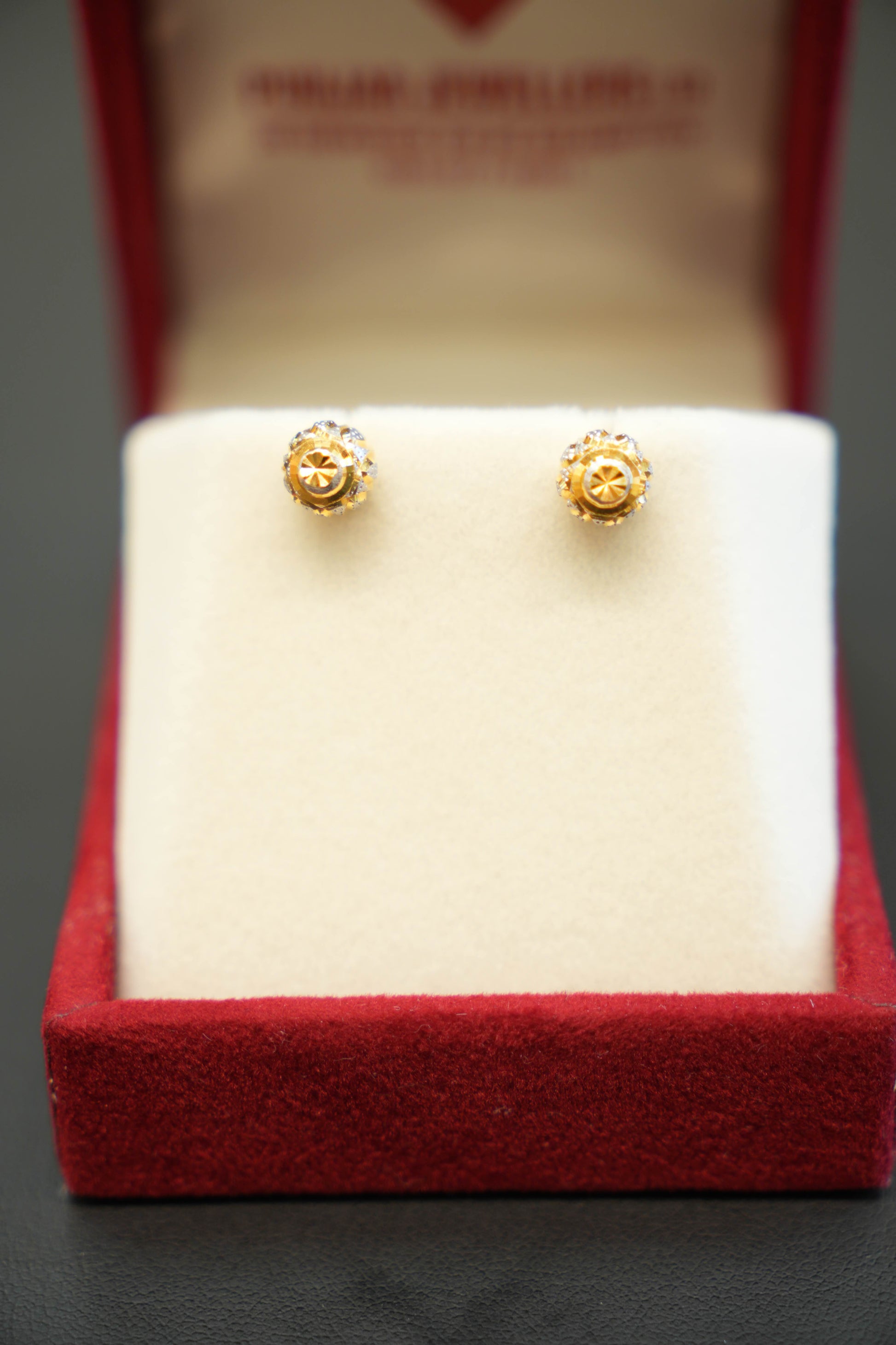 22K Gold Ladies Stud Earrings