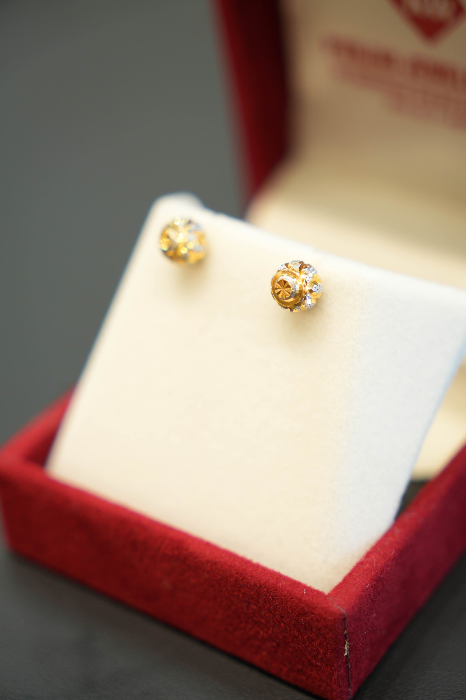 22K Gold Ladies Stud Earrings