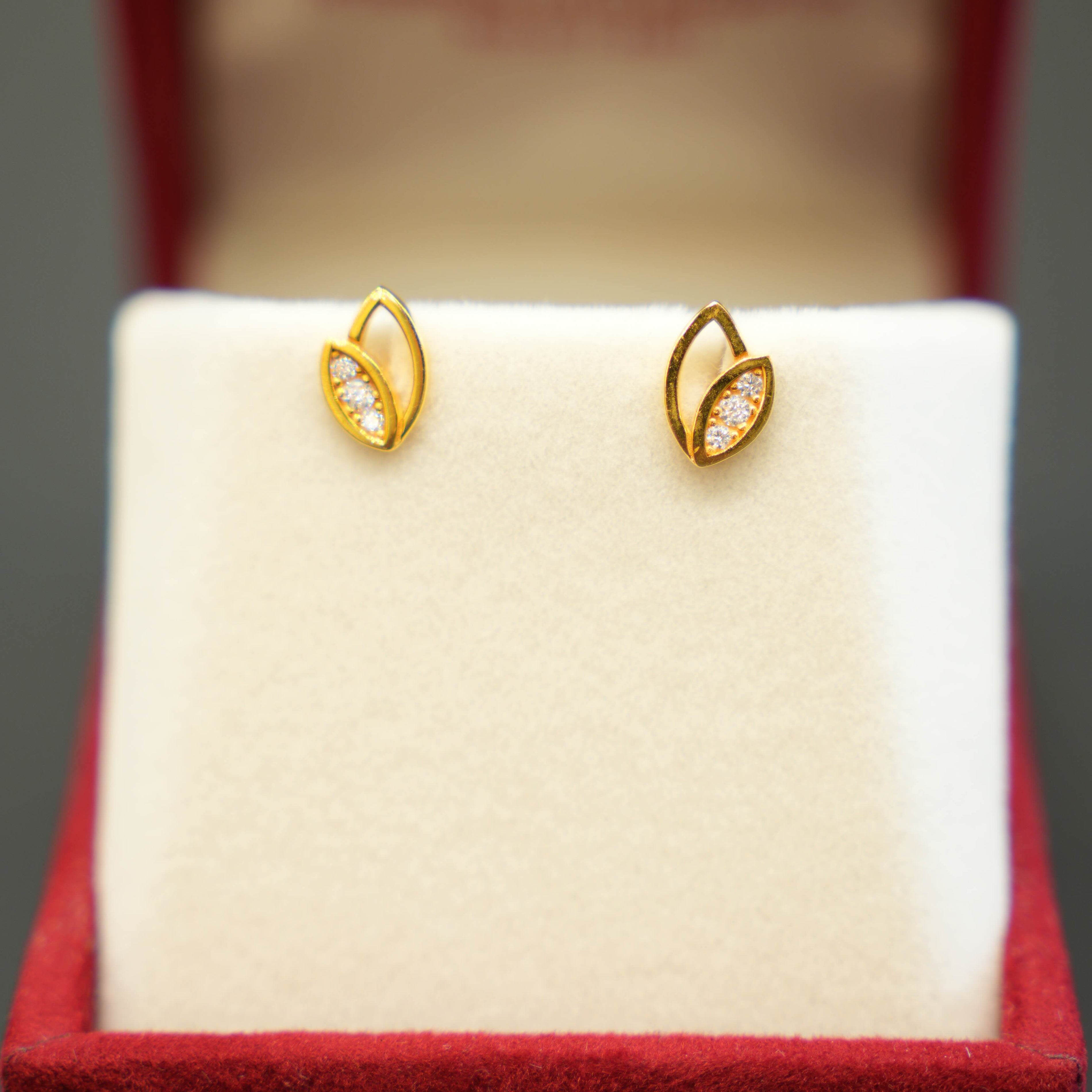 22K Gold Ladies Stud Earrings